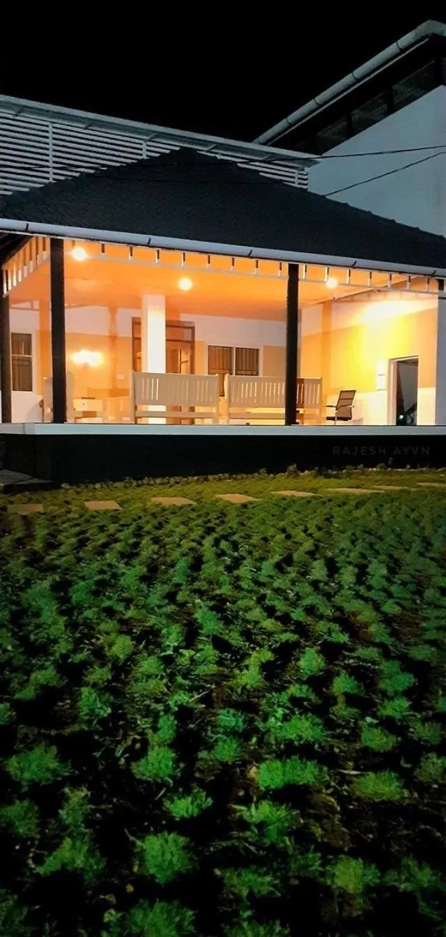 Facade/entrance in Thenmala Heritage