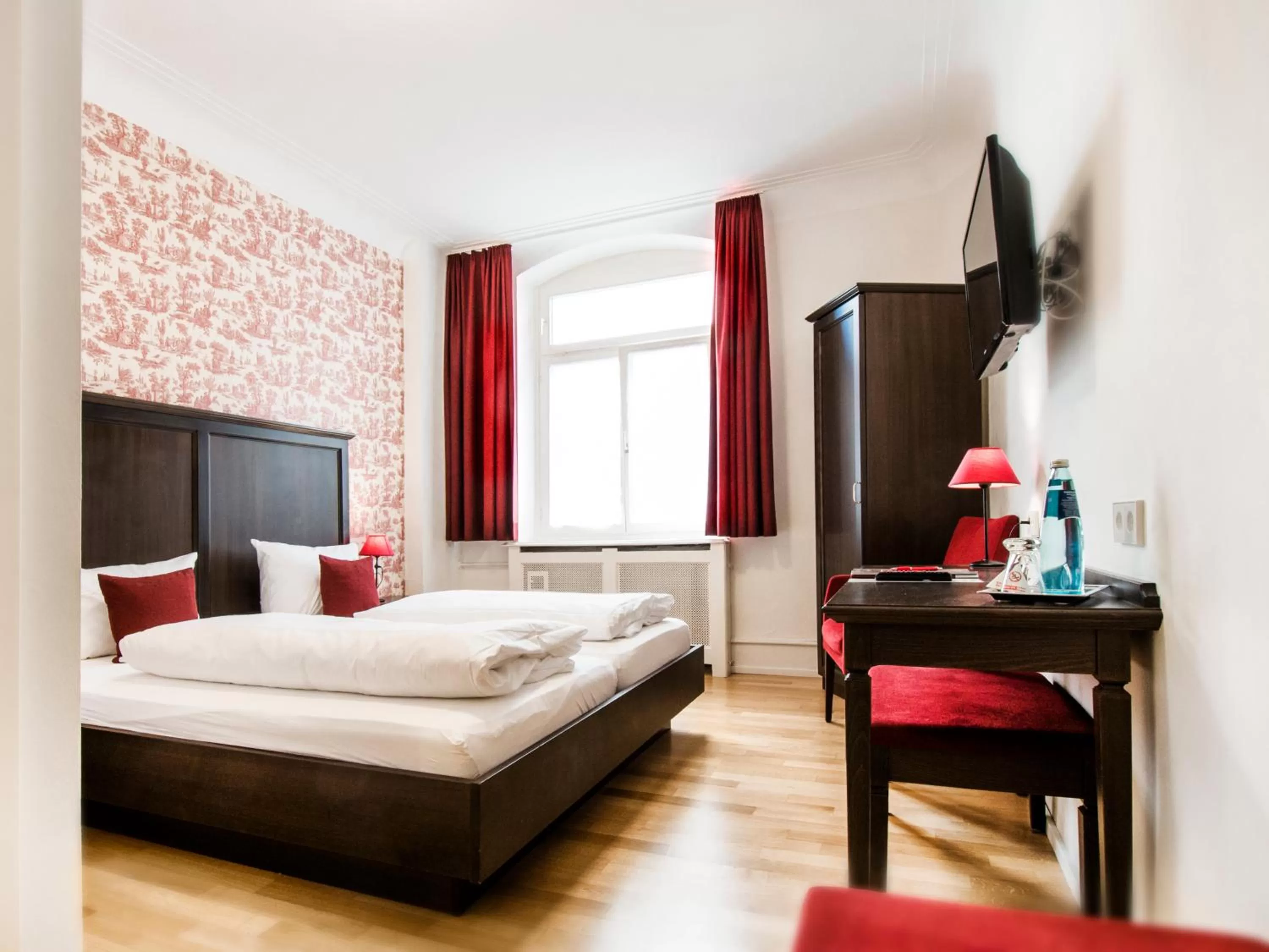 Photo of the whole room, Bed in Romantik Hotel Barbarossa