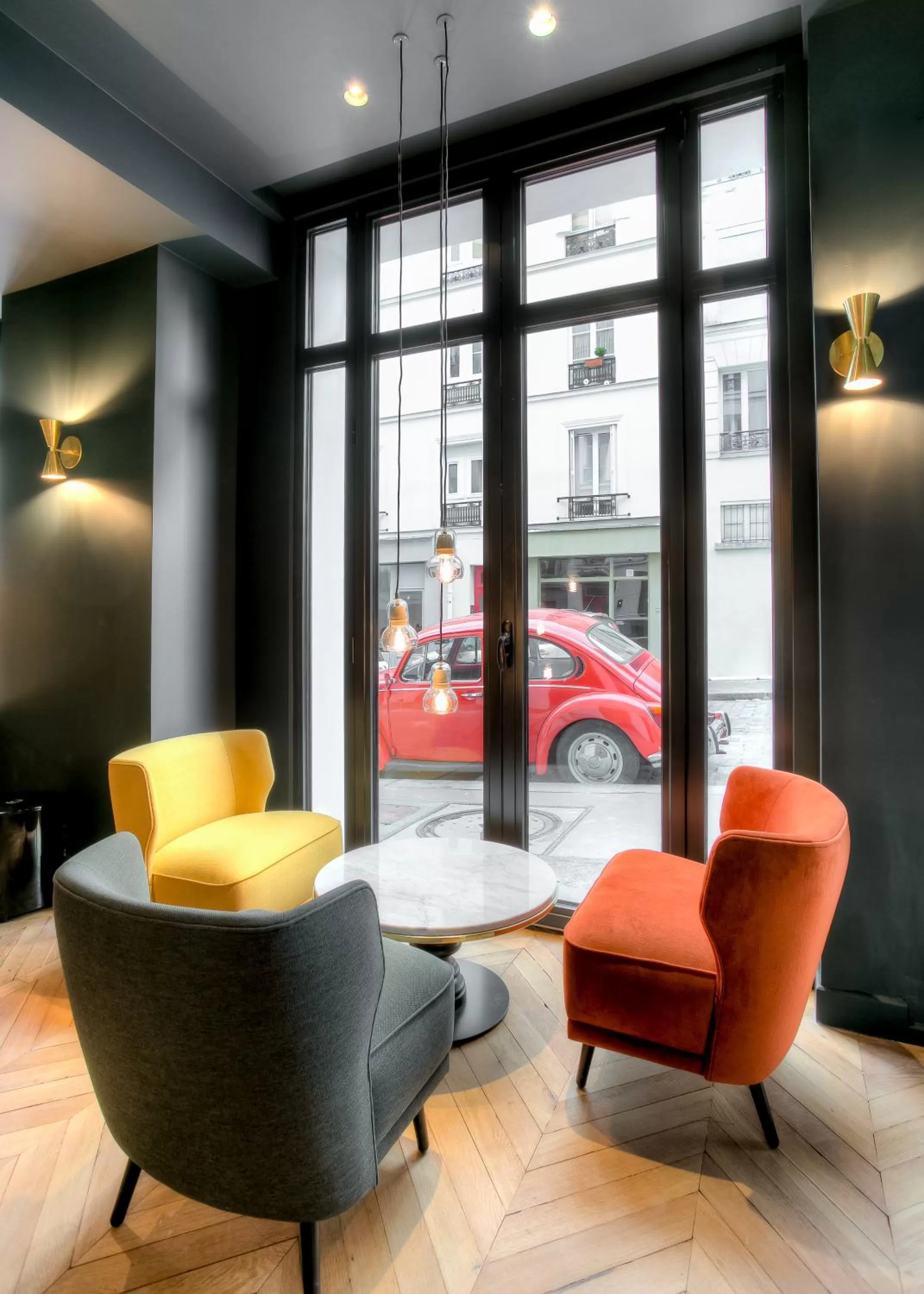 Restaurant/places to eat in Hotel Scarlett