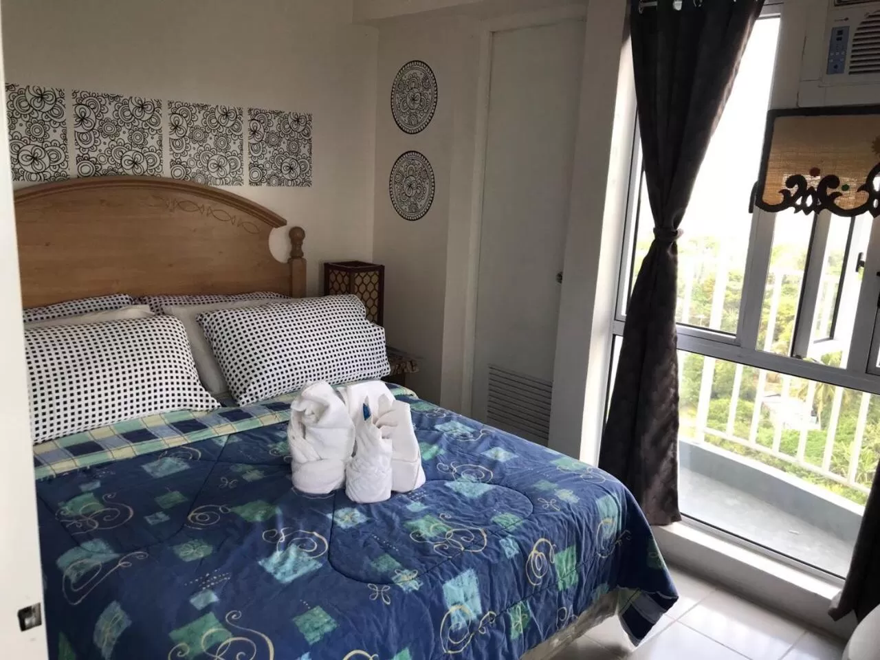Bed in Condo with Free Swimming Pool & Viewing Deck