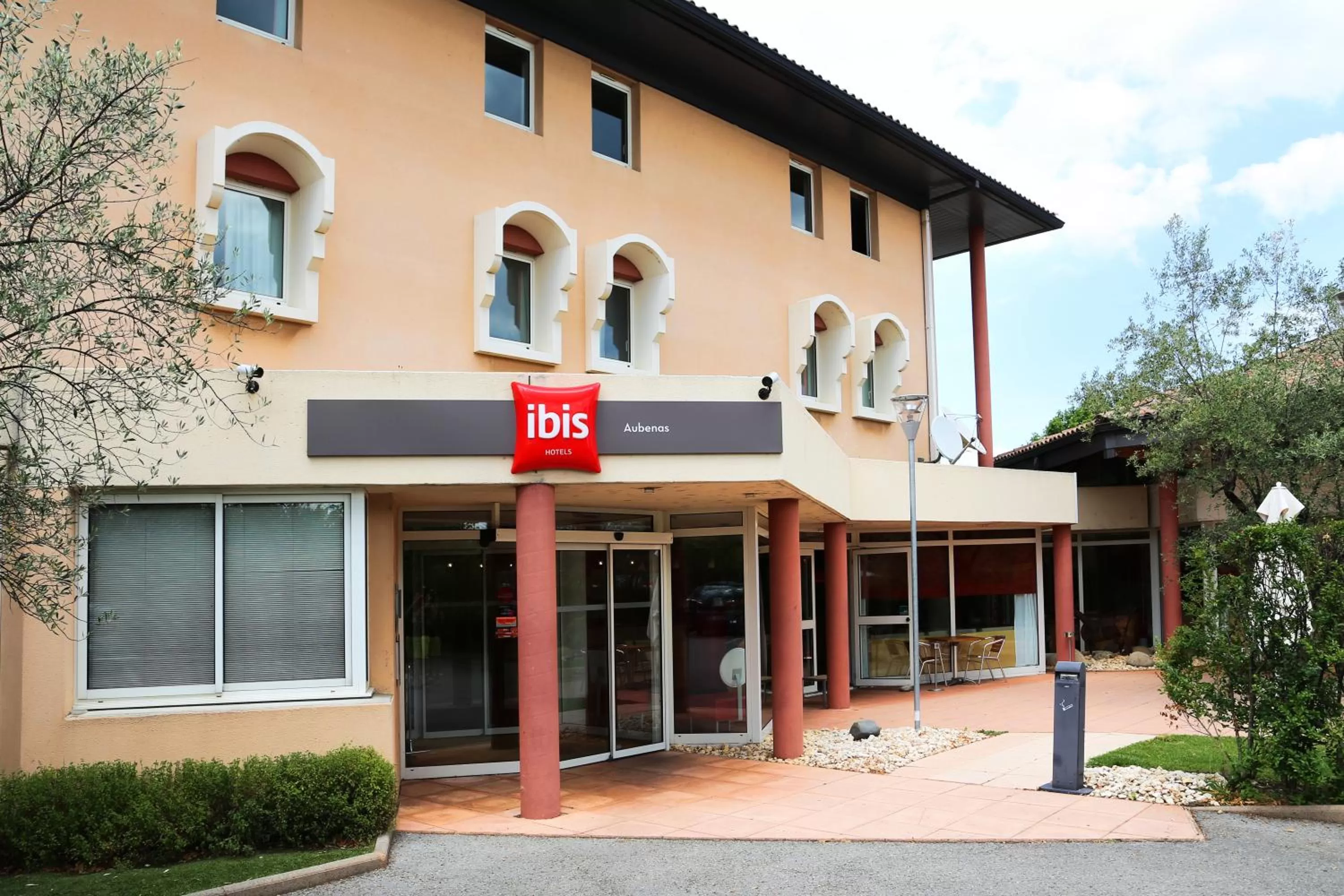 Facade/entrance in ibis Aubenas