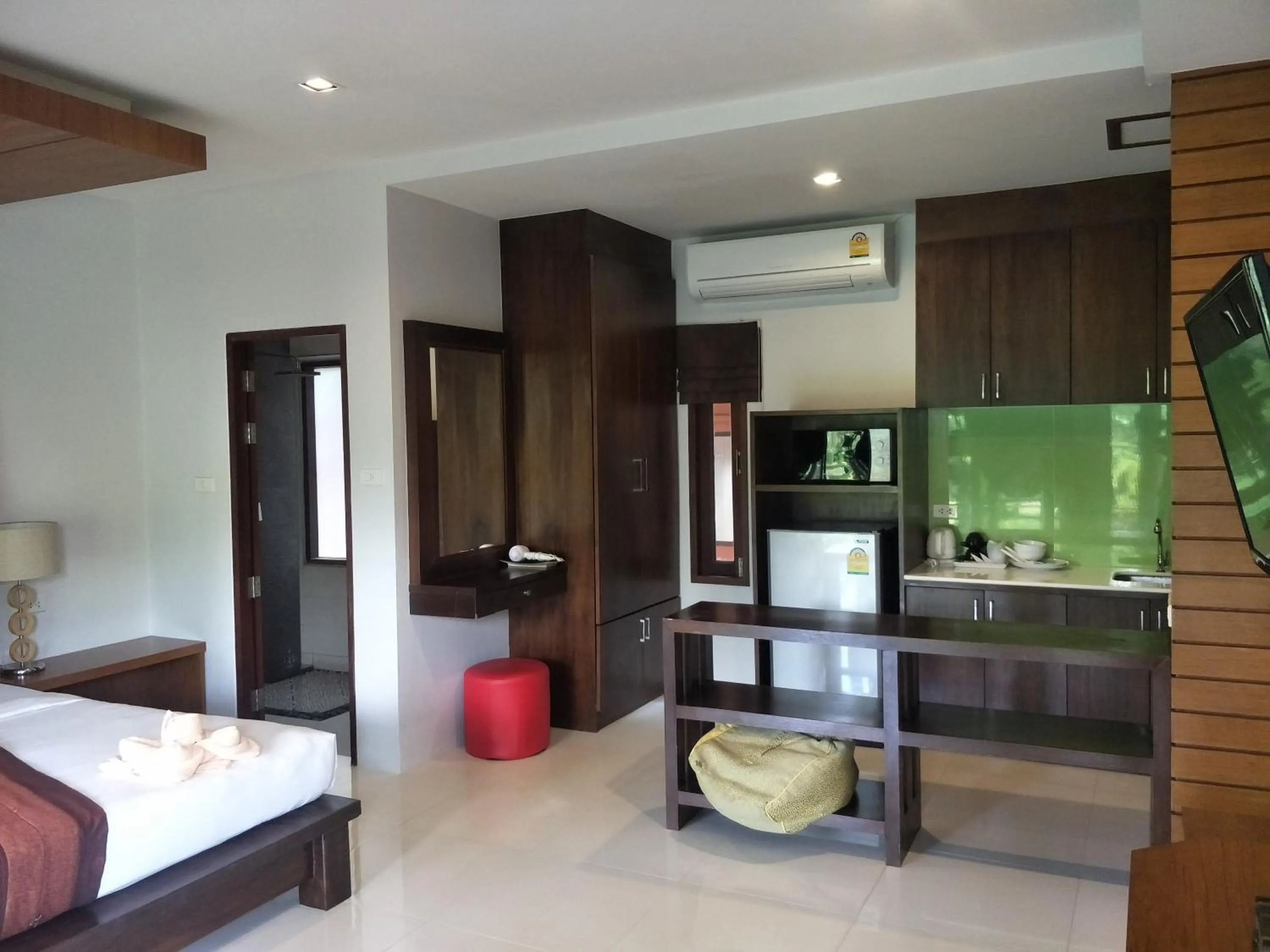 Photo of the whole room, Bed in Lanta Intanin Resort - SHA Extra Plus