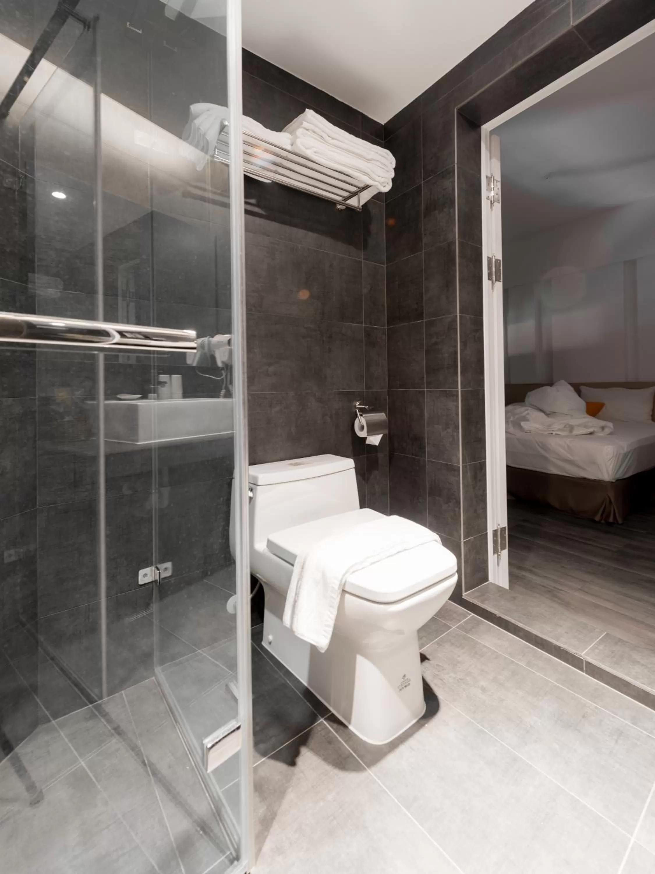 Shower in Wountain Hotel