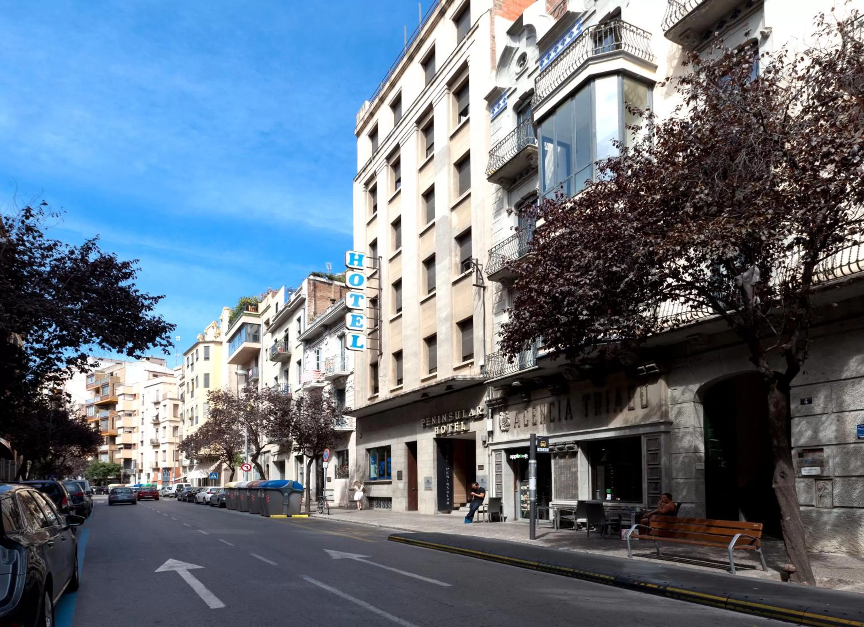 Facade/entrance in Peninsular