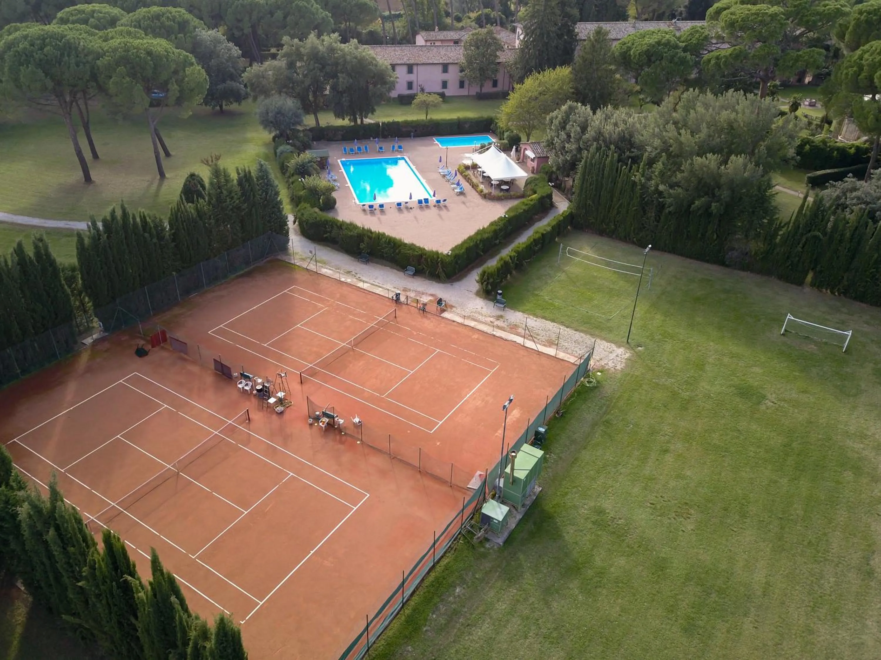 Tennis court, Bird's-eye View in Relais San Clemente