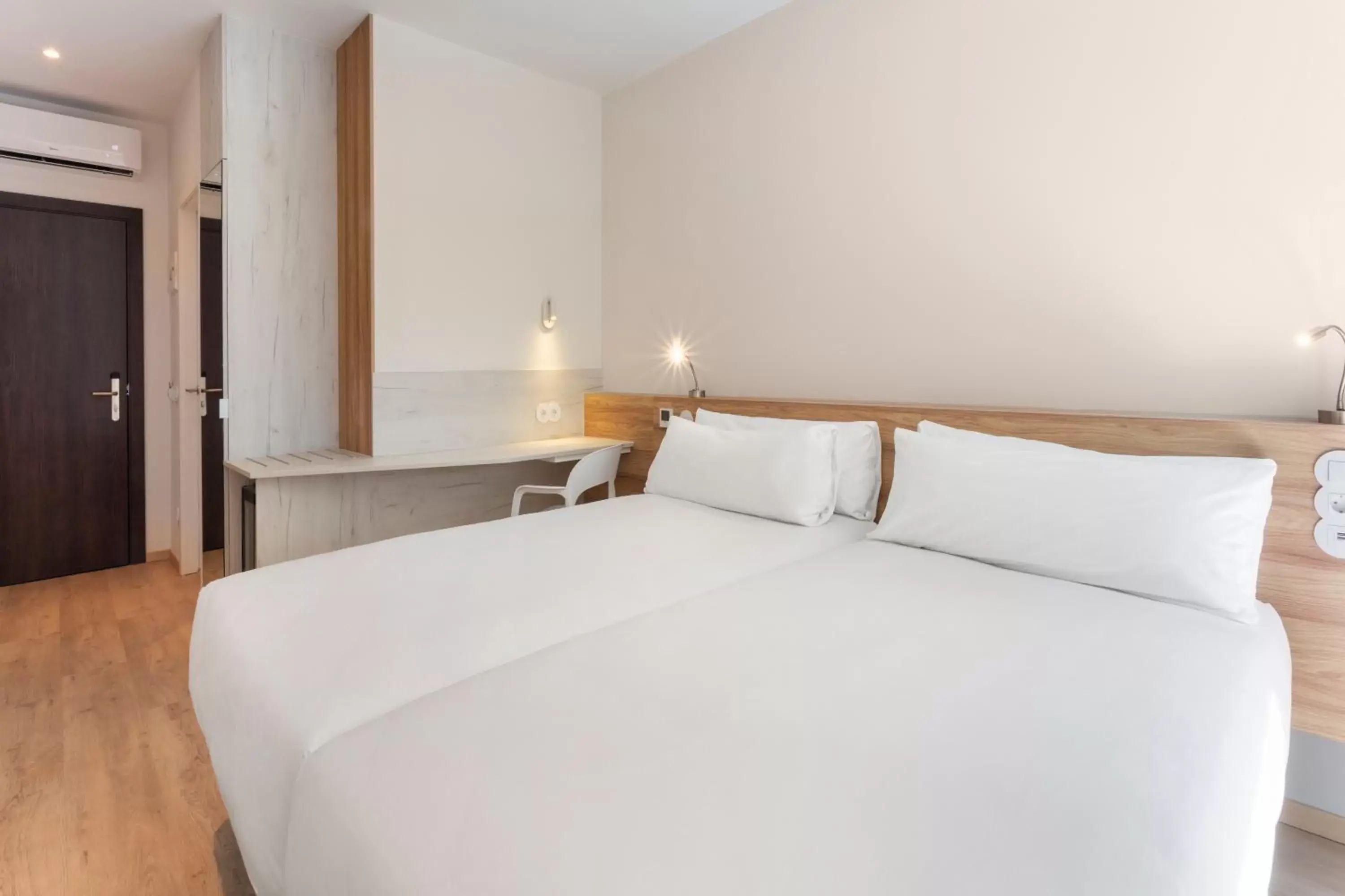 Twin Room in B&B HOTEL Lisboa Montijo Twin Room in B&B HOTEL Lisboa Montijo