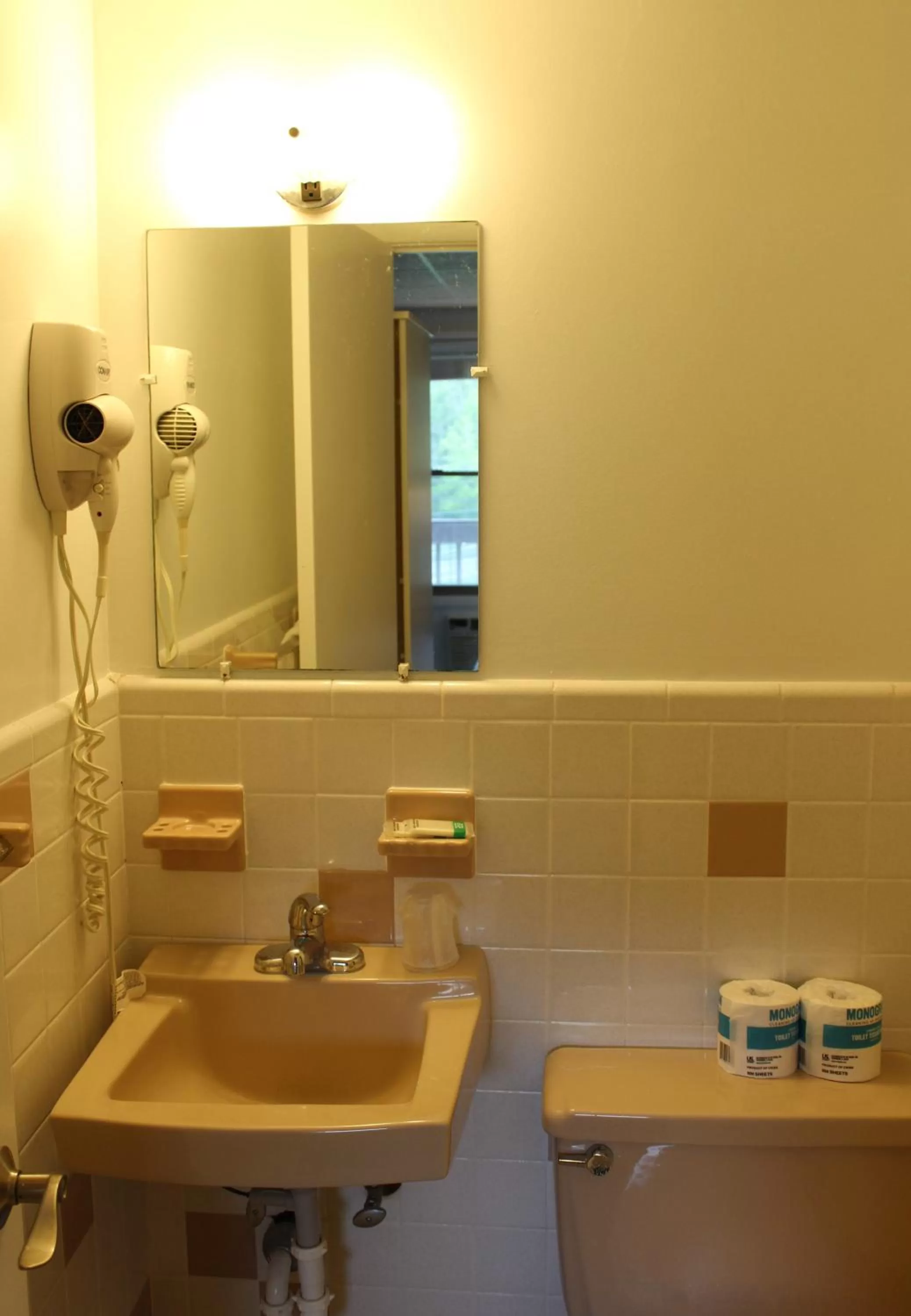 Bathroom in Catskill Seasons Inn