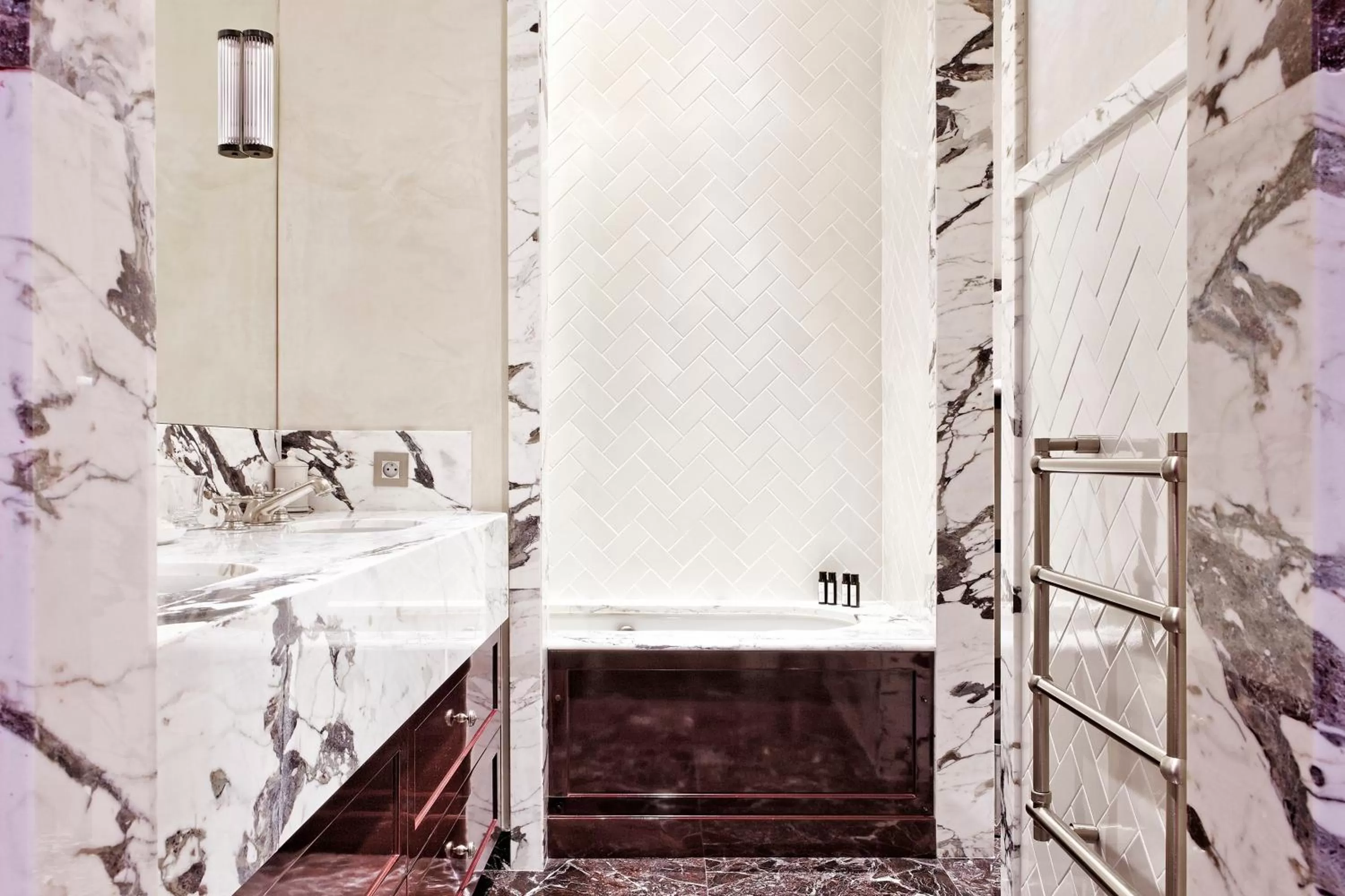 Bathroom in Saint James Paris