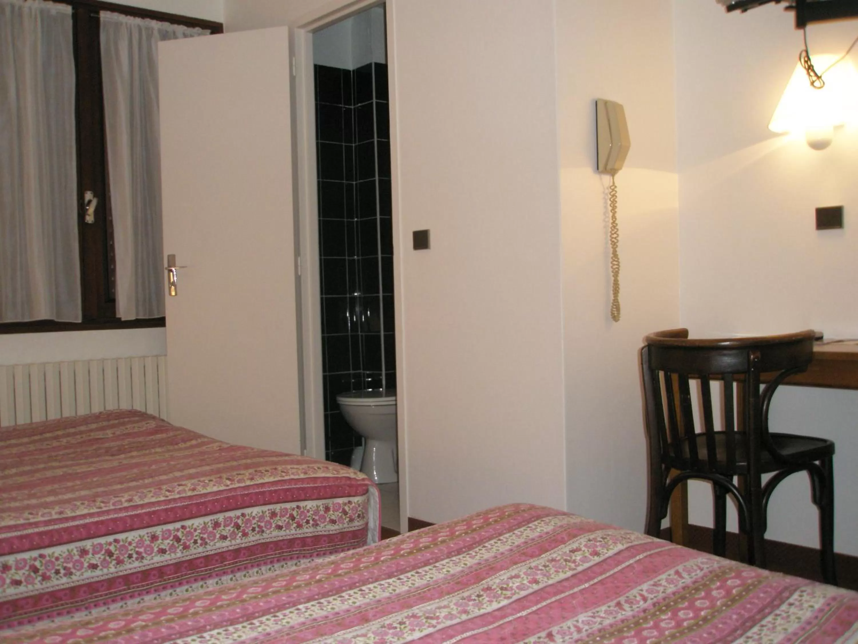 Bedroom, Room Photo in Hôtel Restaurant Le Pavillon