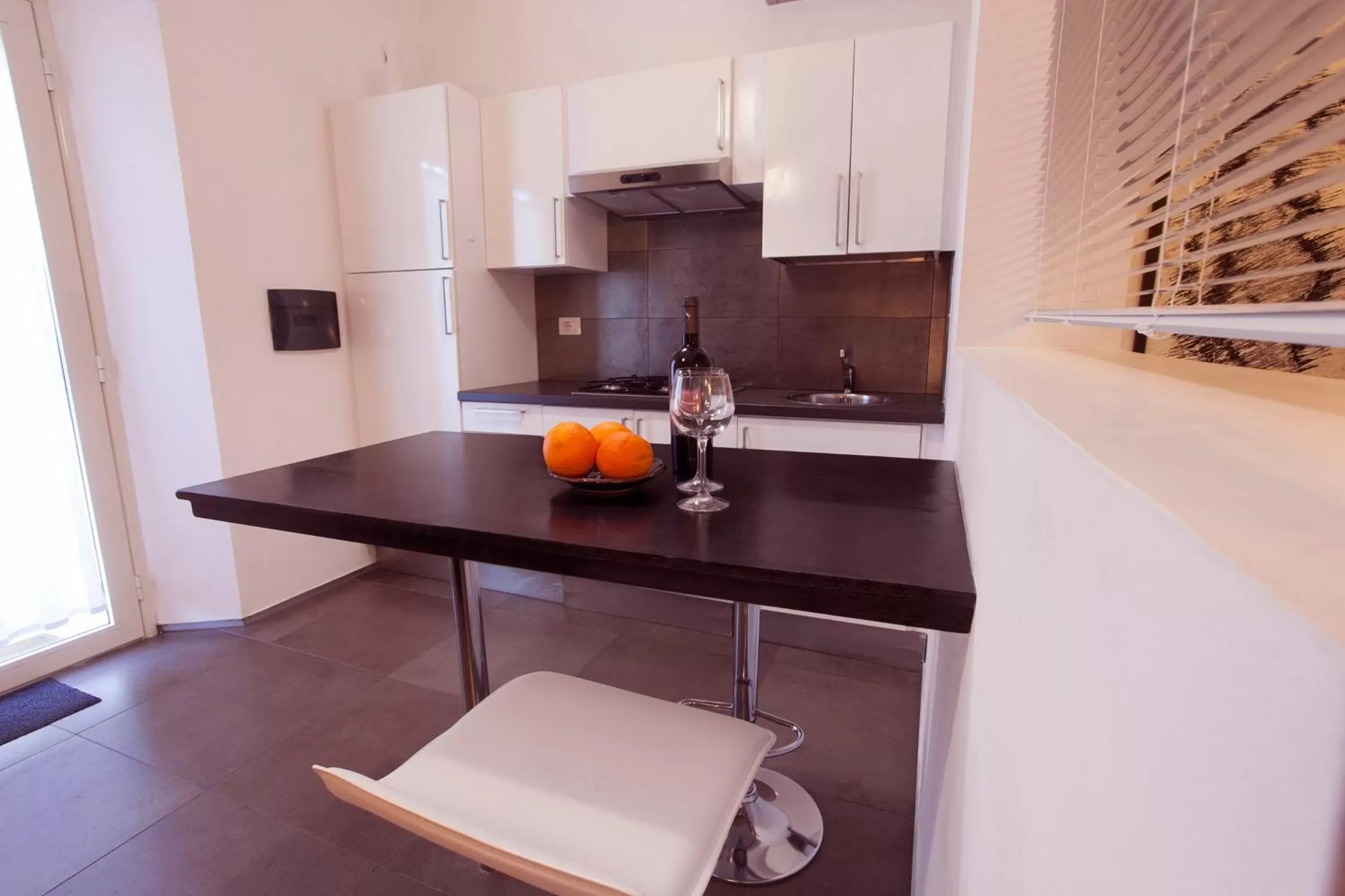 Dining area in Villino Erminia - Seaside Art b&b