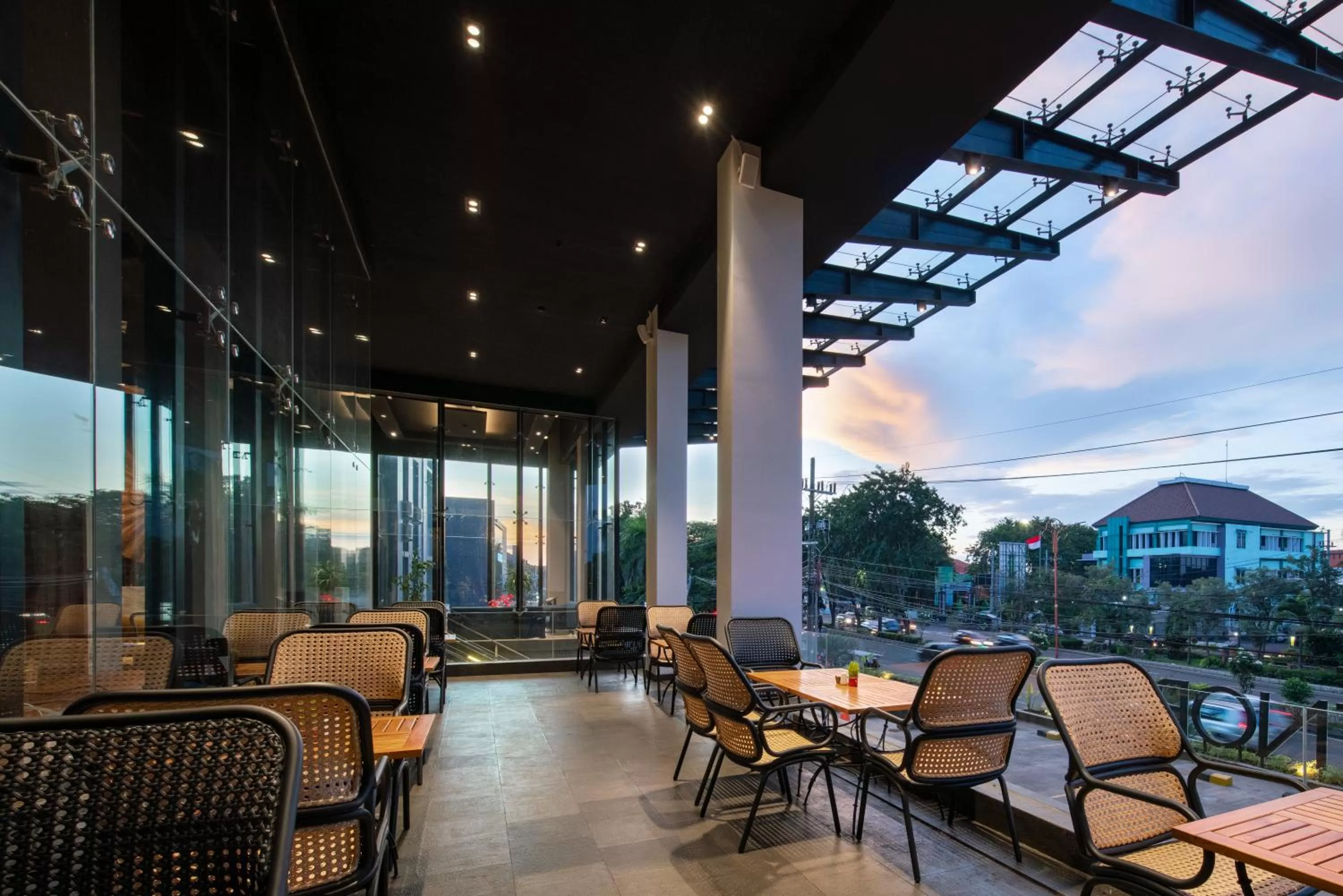 Restaurant/places to eat in Luminor Hotel Airport Sidoarjo By WH , Best Choice and Strategic Location with a Rooftop area in Town