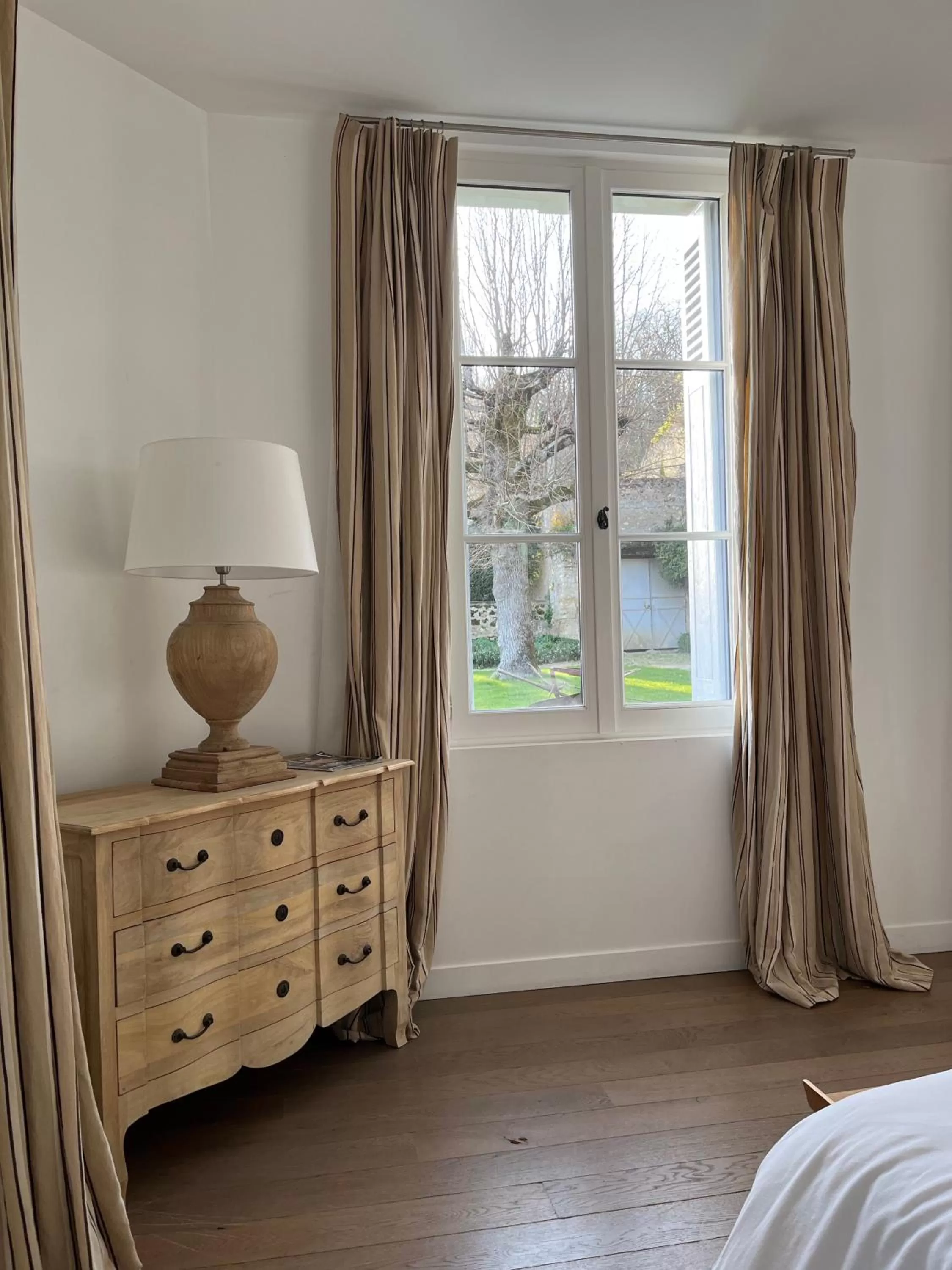 Bedroom, Bed in Château de Nazelles Amboise