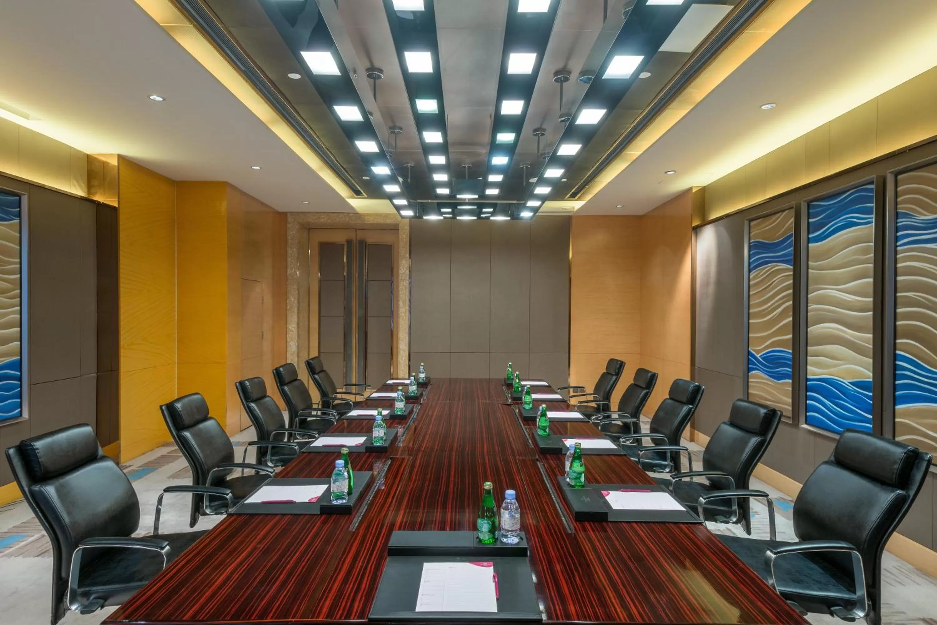 Meeting/conference room in Crowne Plaza Hotel Lanzhou by IHG