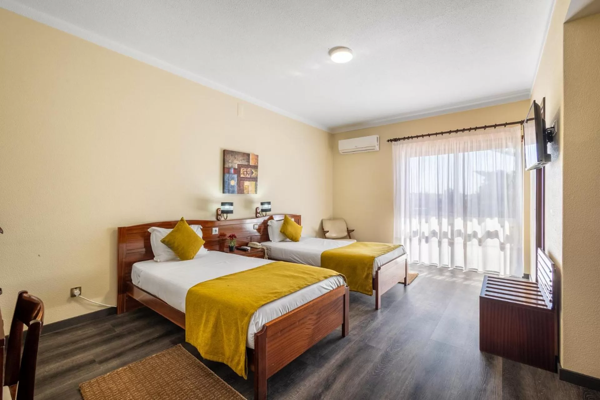 Bed in Hotel Colmeia