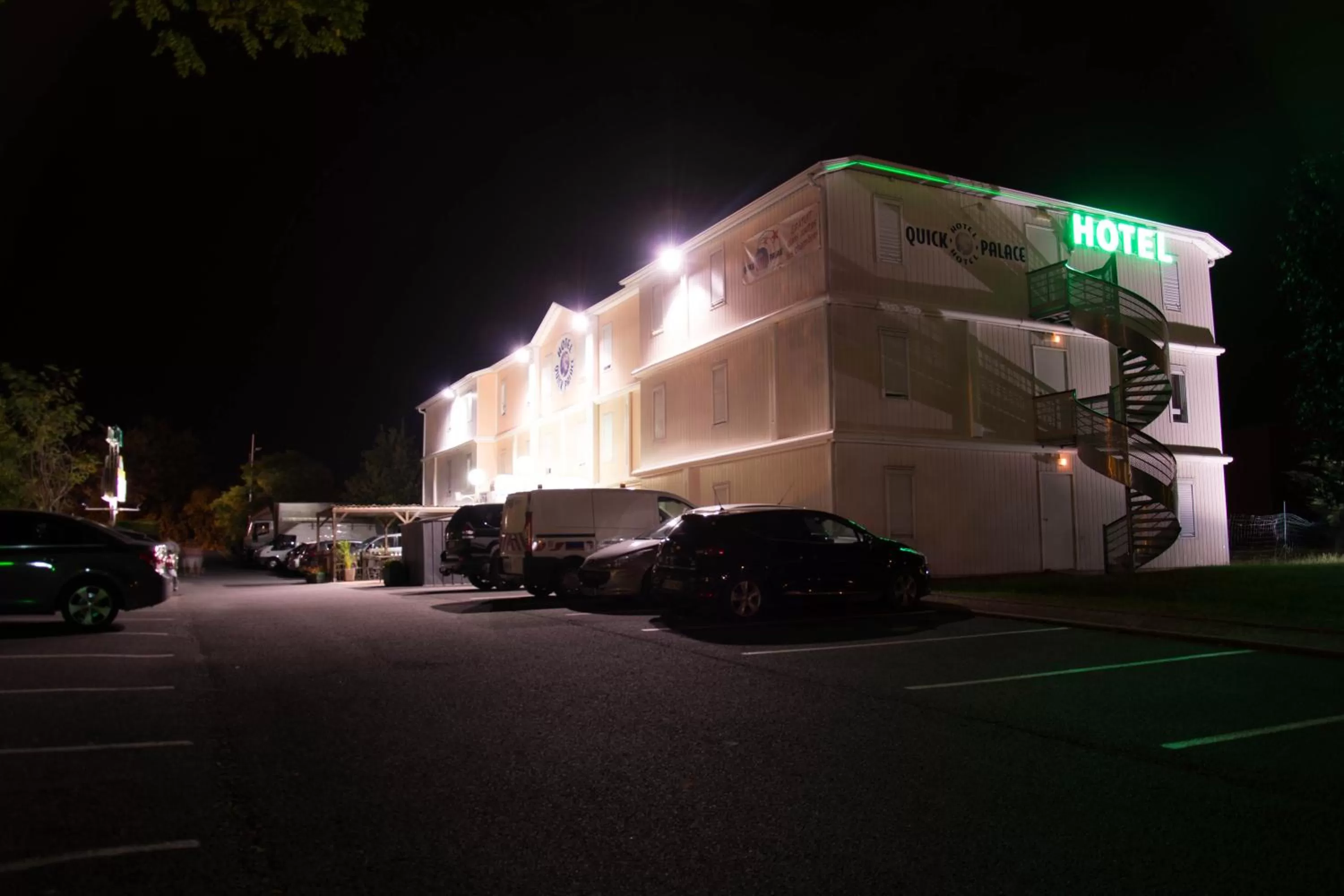Facade/entrance in hôtel QUICK Palace Tours Nord