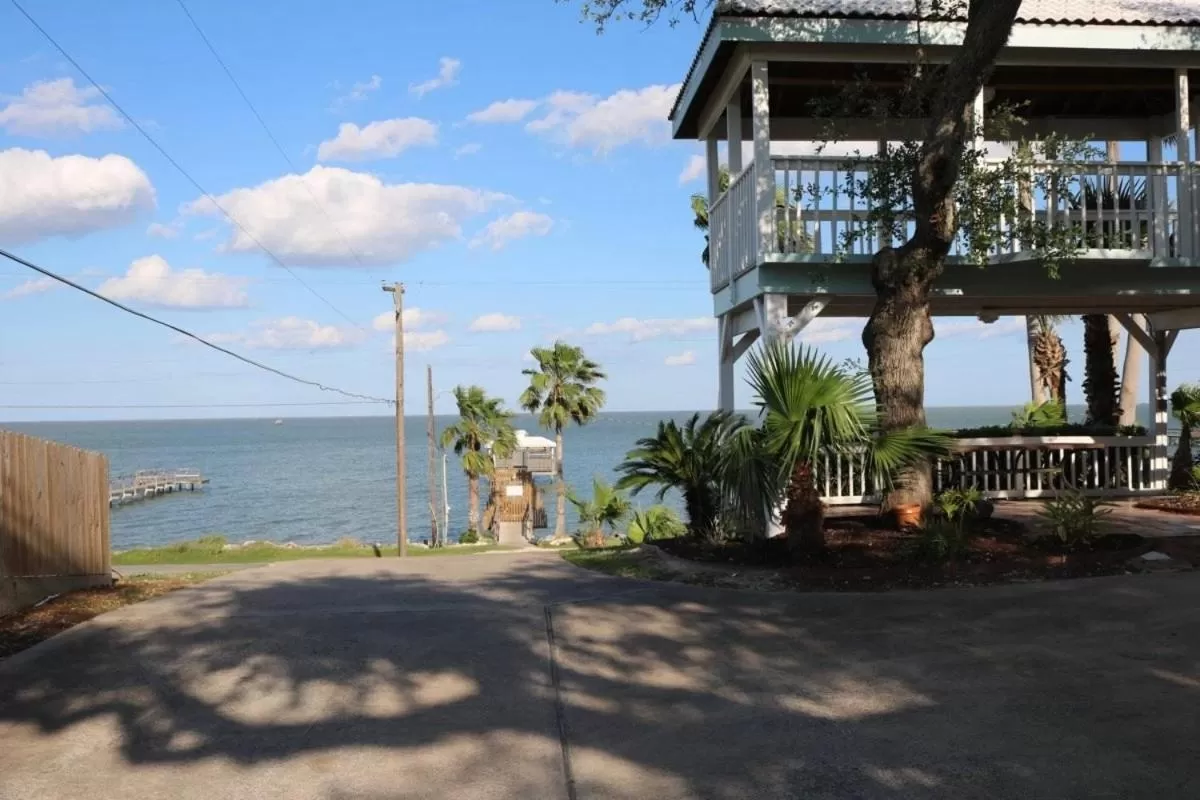 D&R Pelican Bay Resort