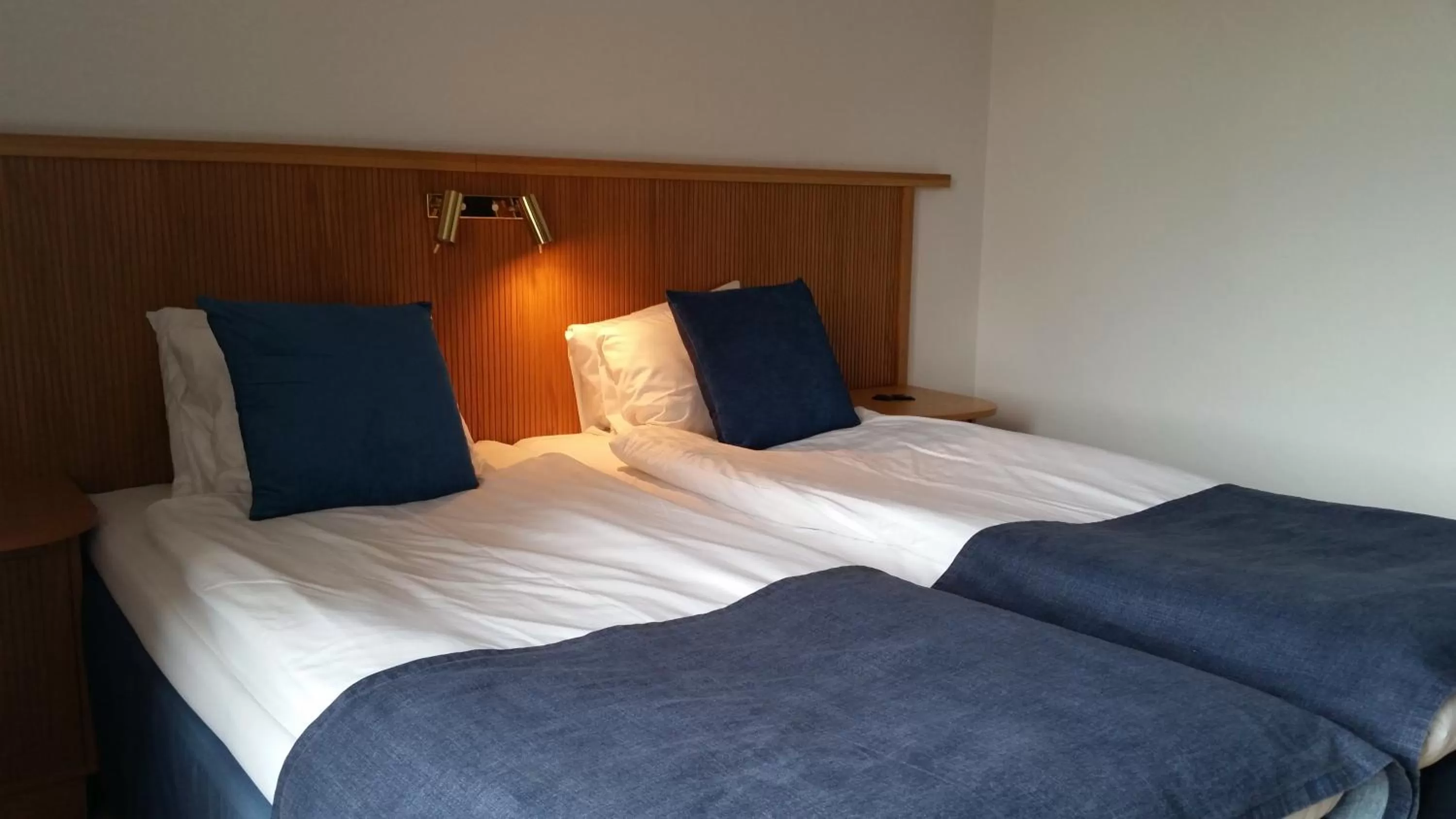 Photo of the whole room in Hotell City