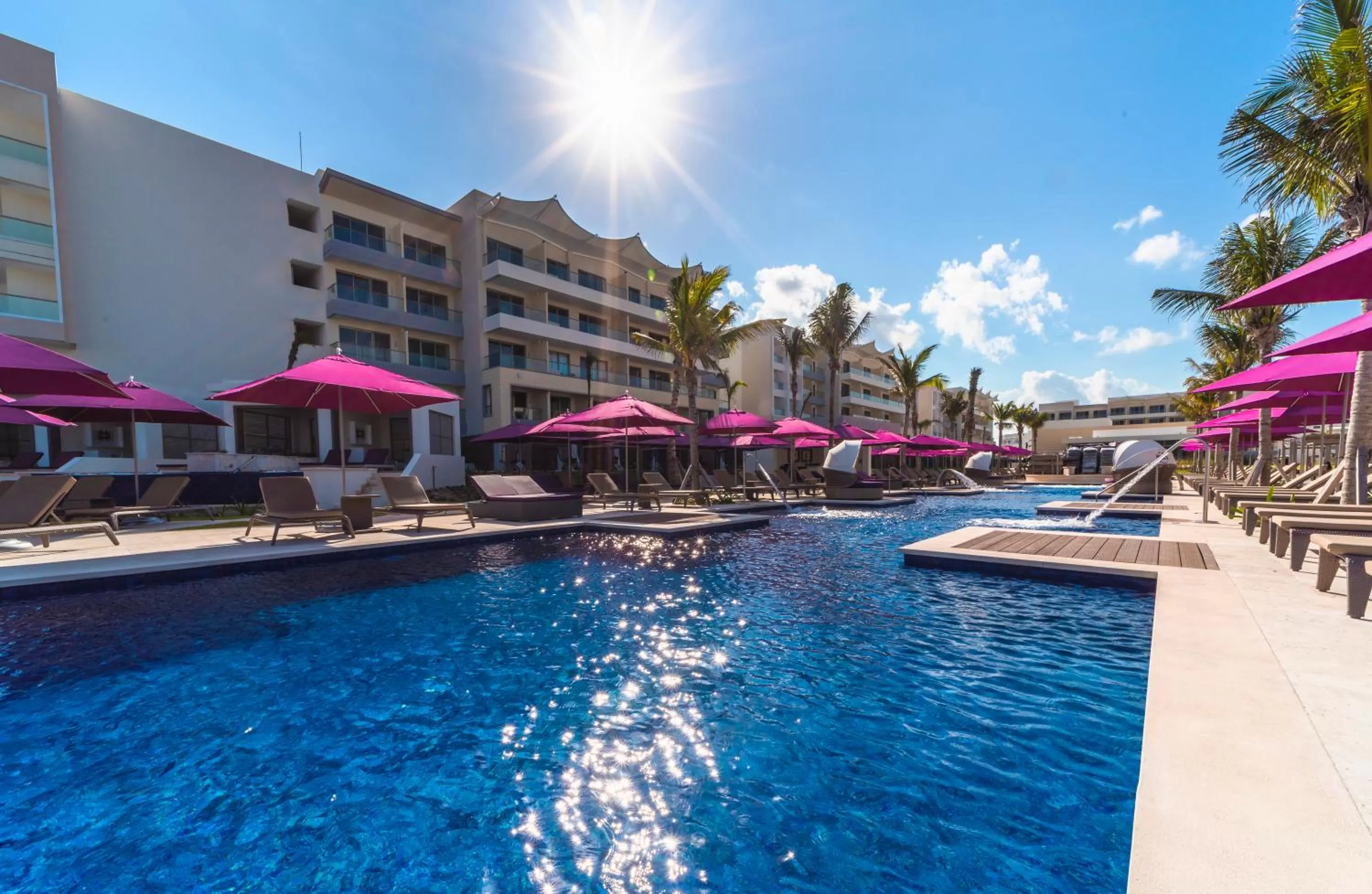 Swimming pool in Planet Hollywood Cancun by Royalton, An Autograph Collection All-Inclusive Resort
