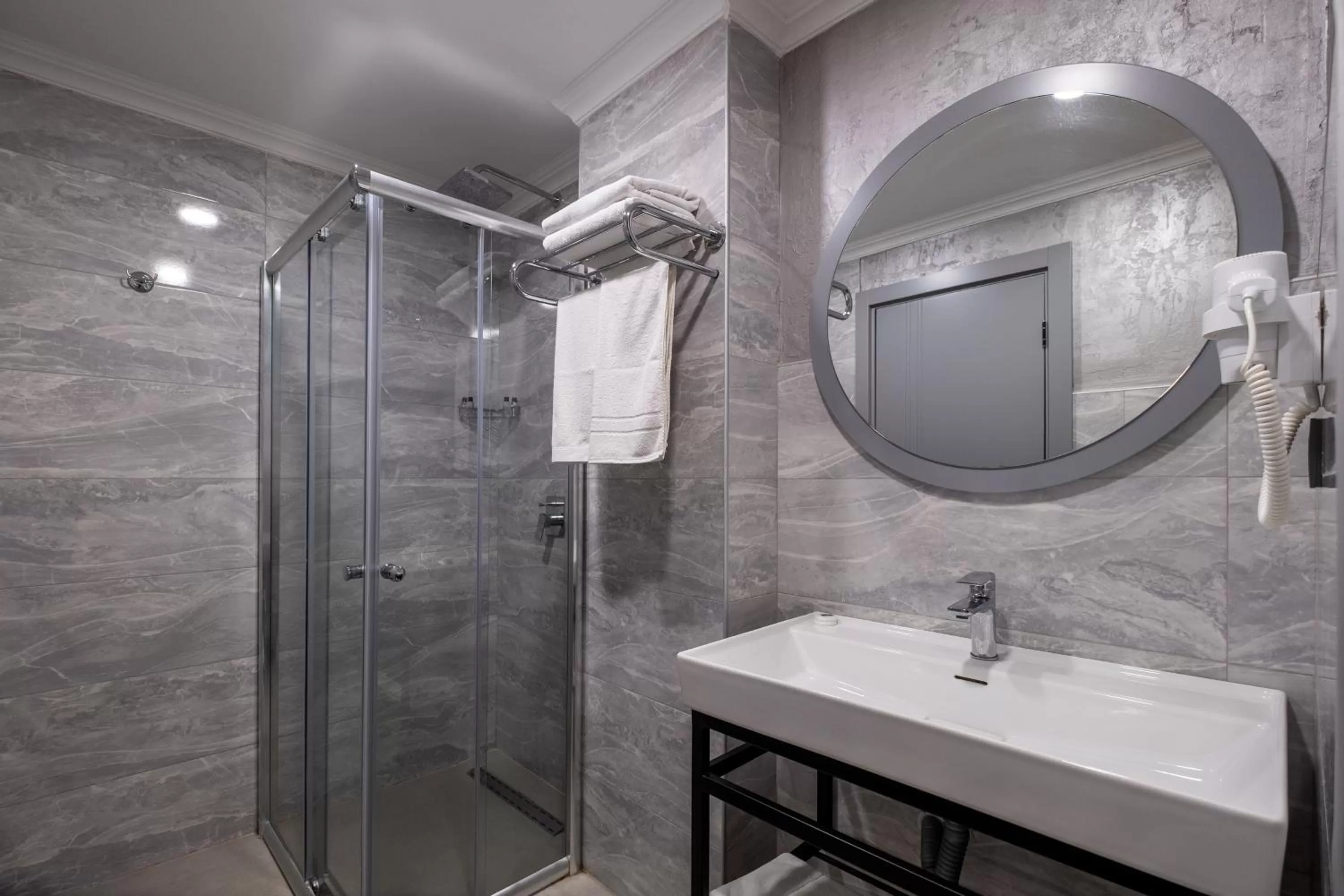 Shower, Bathroom in Avion Suite Hotel