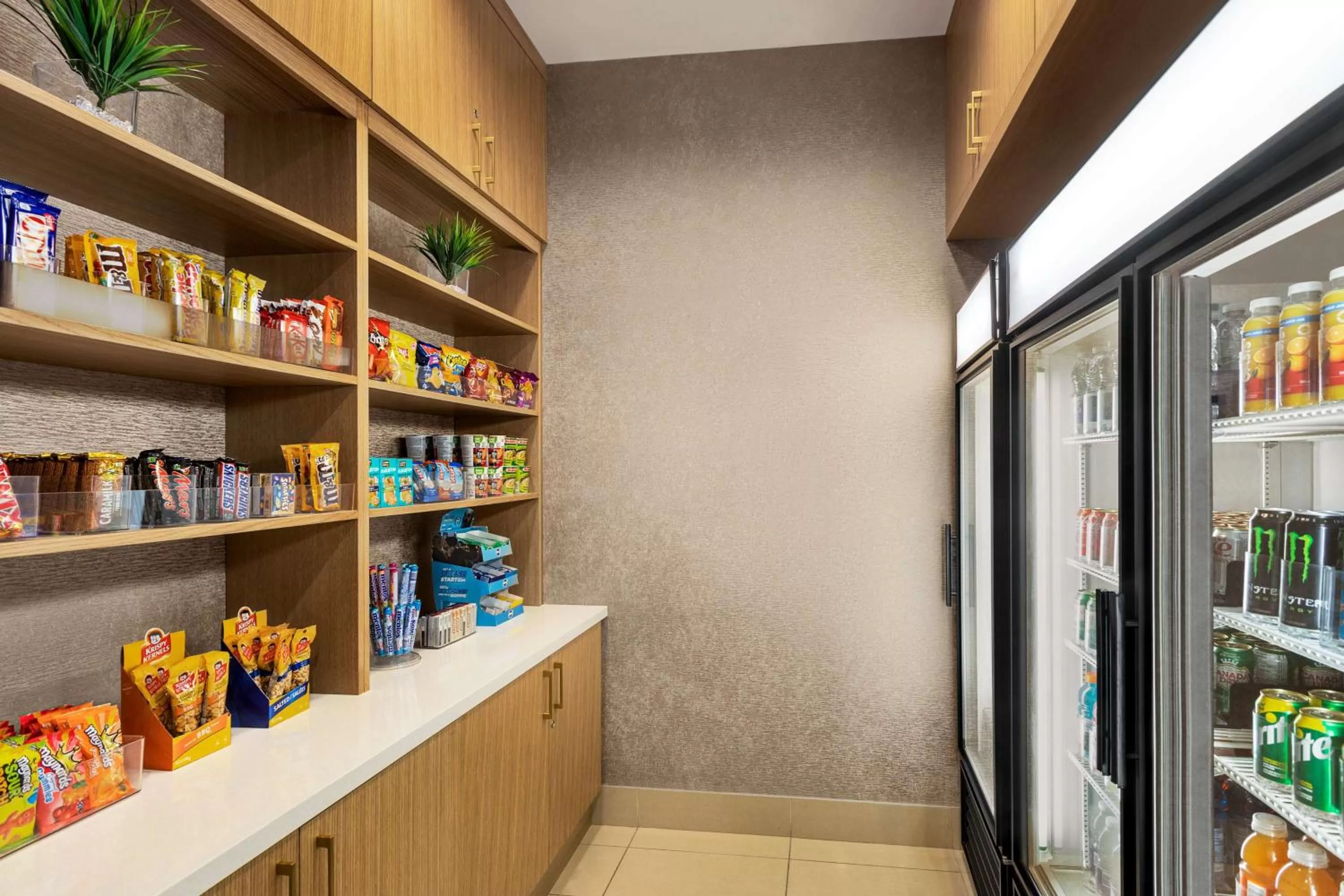 Restaurant/places to eat in Doubletree By Hilton Pointe Claire Montreal Airport West