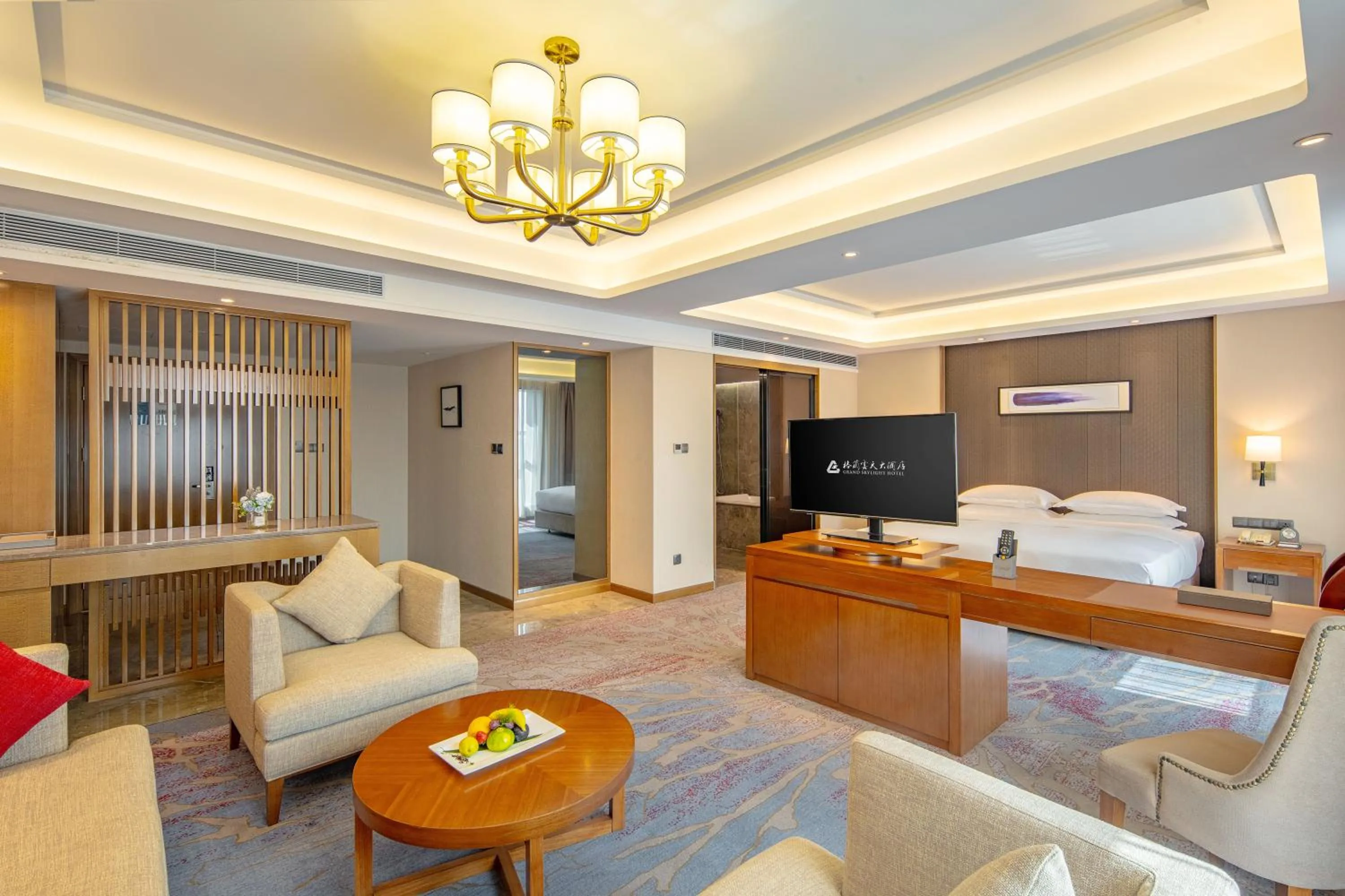 Photo of the whole room, Bed in Wan Yue Grand Skylight Hotel