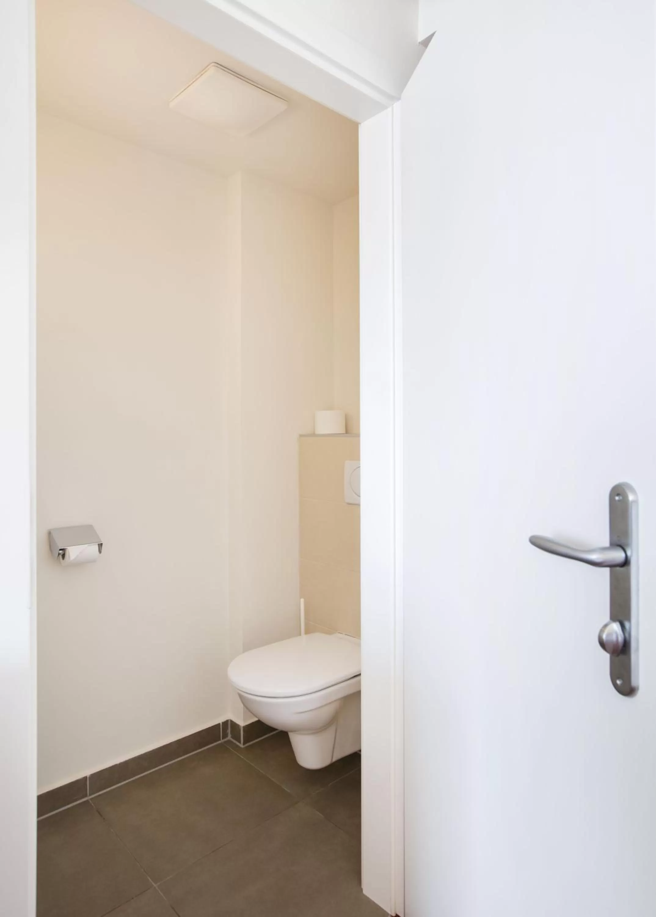 Toilet, Bed in Hahn Hotel Vienna