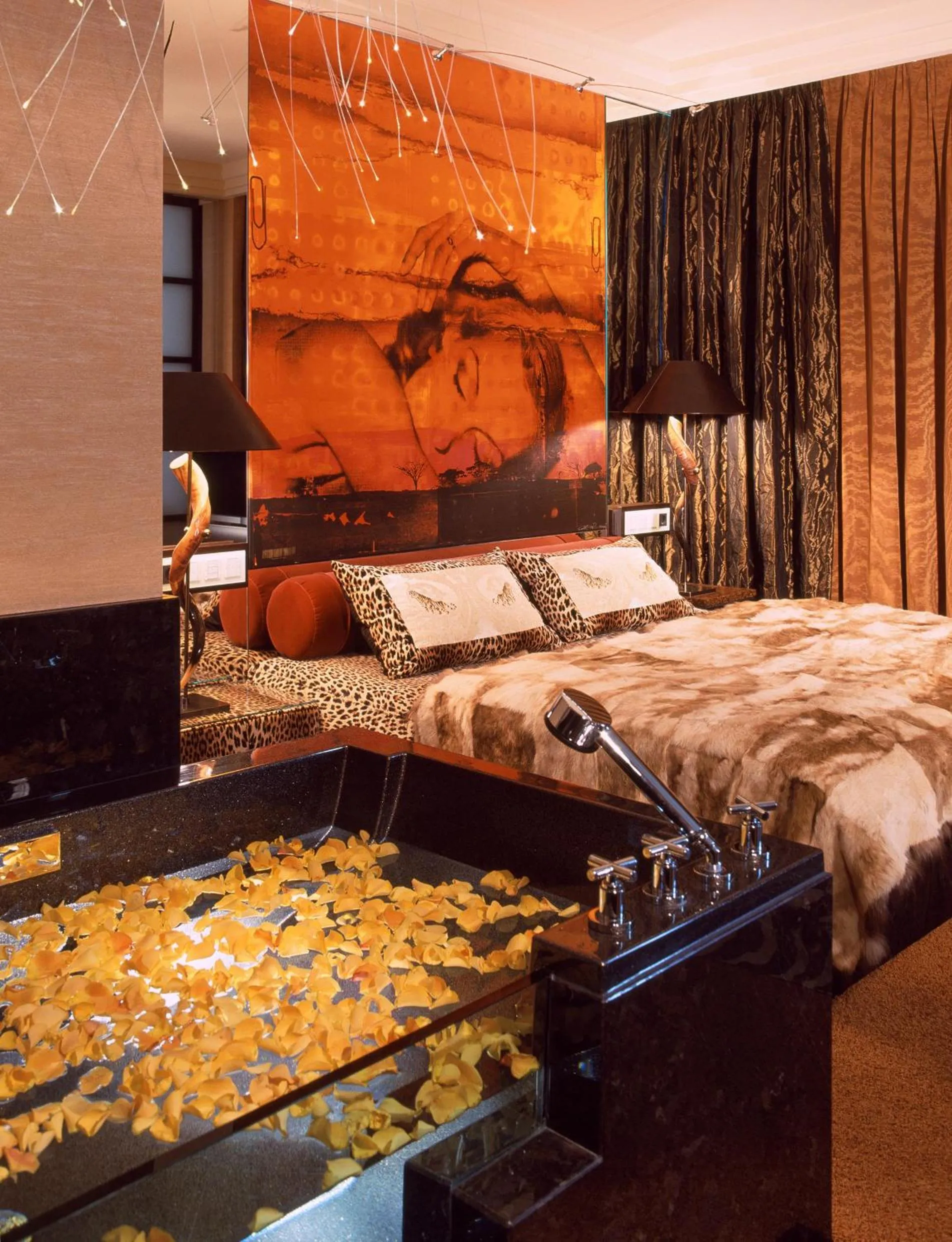 Bedroom, Bed in Savoy Hotel