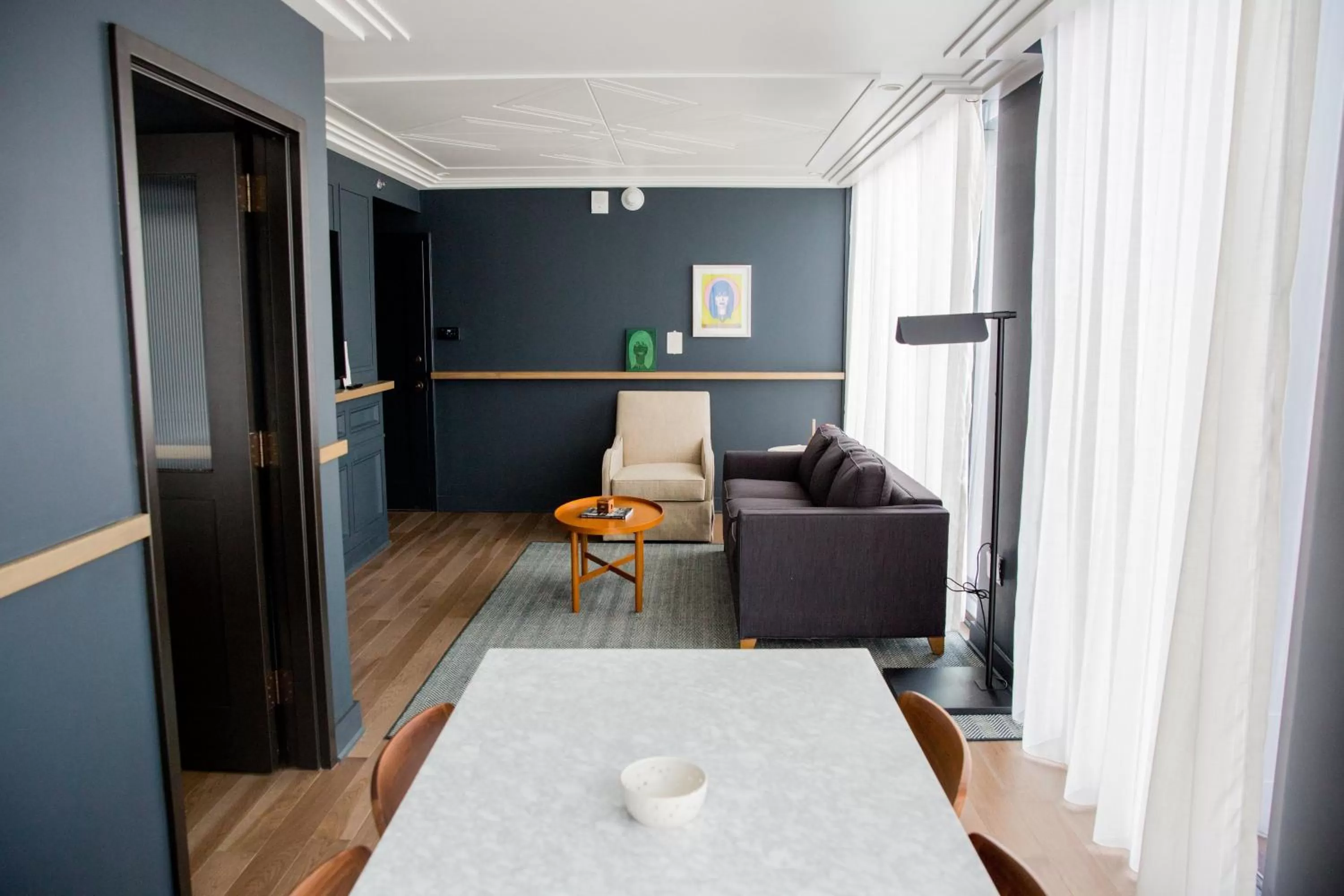 Photo of the whole room in Noelle