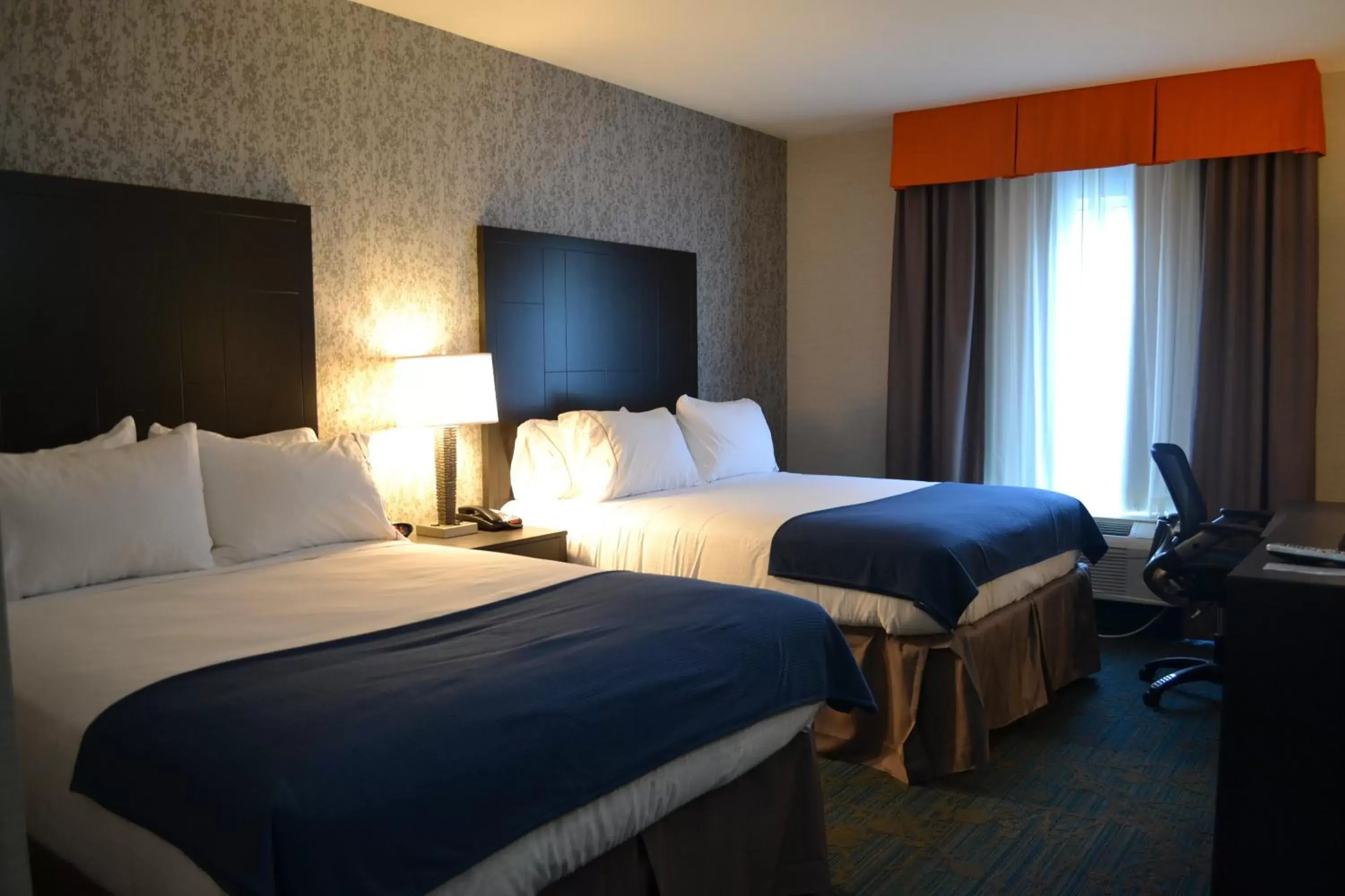 Standard Queen Room with Two Queen Beds and Mobility Accessible Tub in Holiday Inn Express Hotel & Suites Knoxville by IHG Standard Queen Room with Two Queen Beds and Mobility Accessible Tub in Holiday Inn Express Hotel & Suites Knoxville by IHG