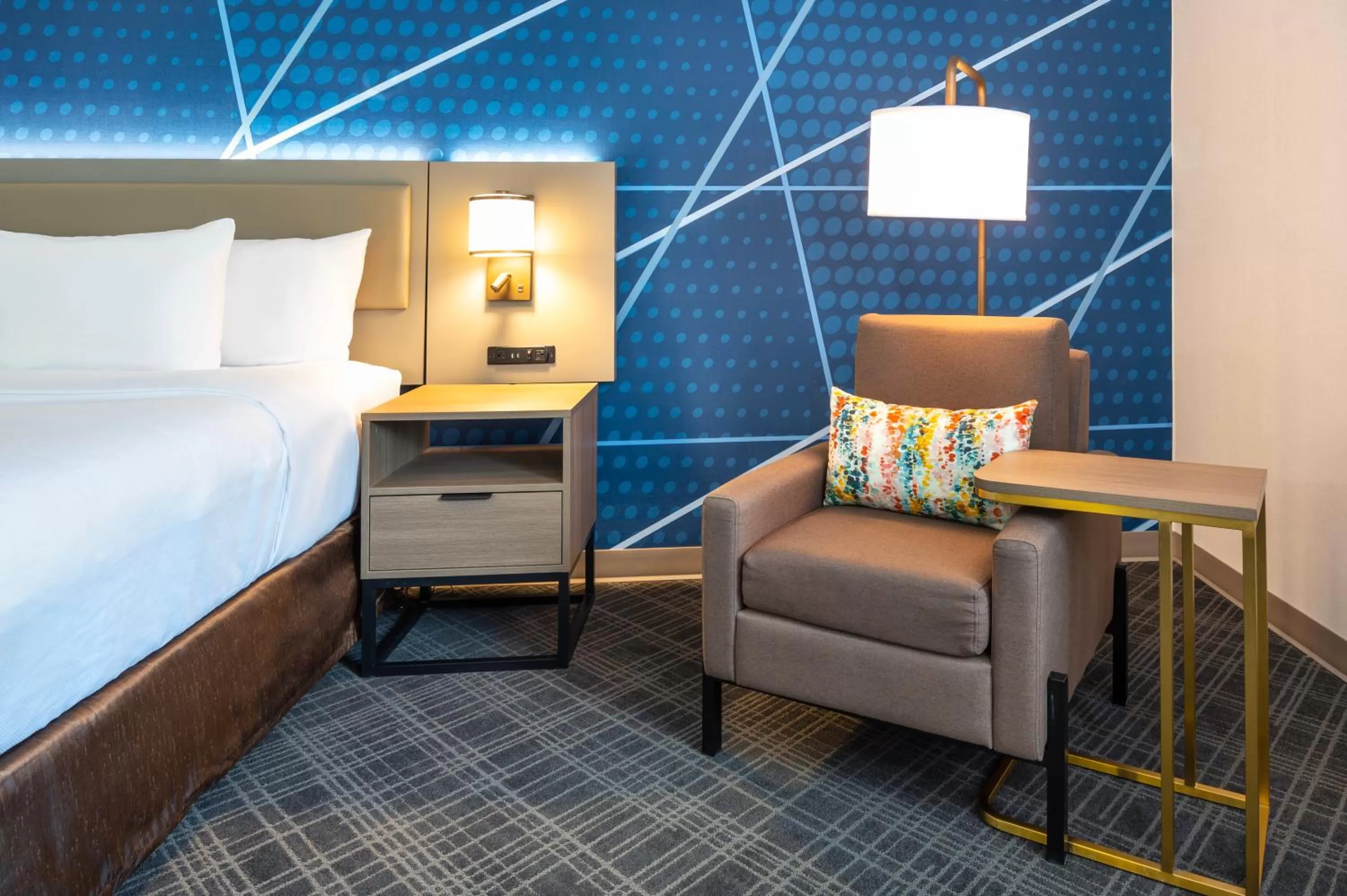 Seating area, Bed in Comfort Inn & Suites