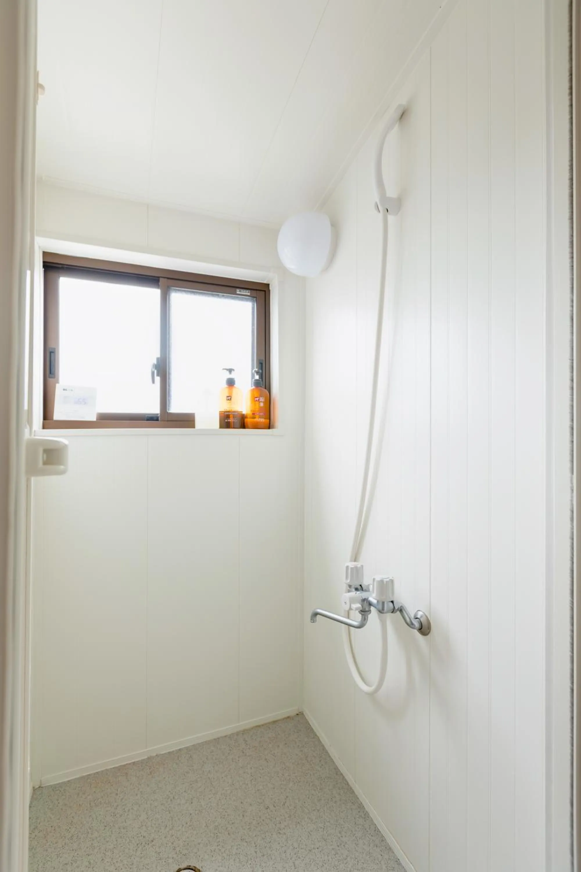 Shower in A&Z Guest House