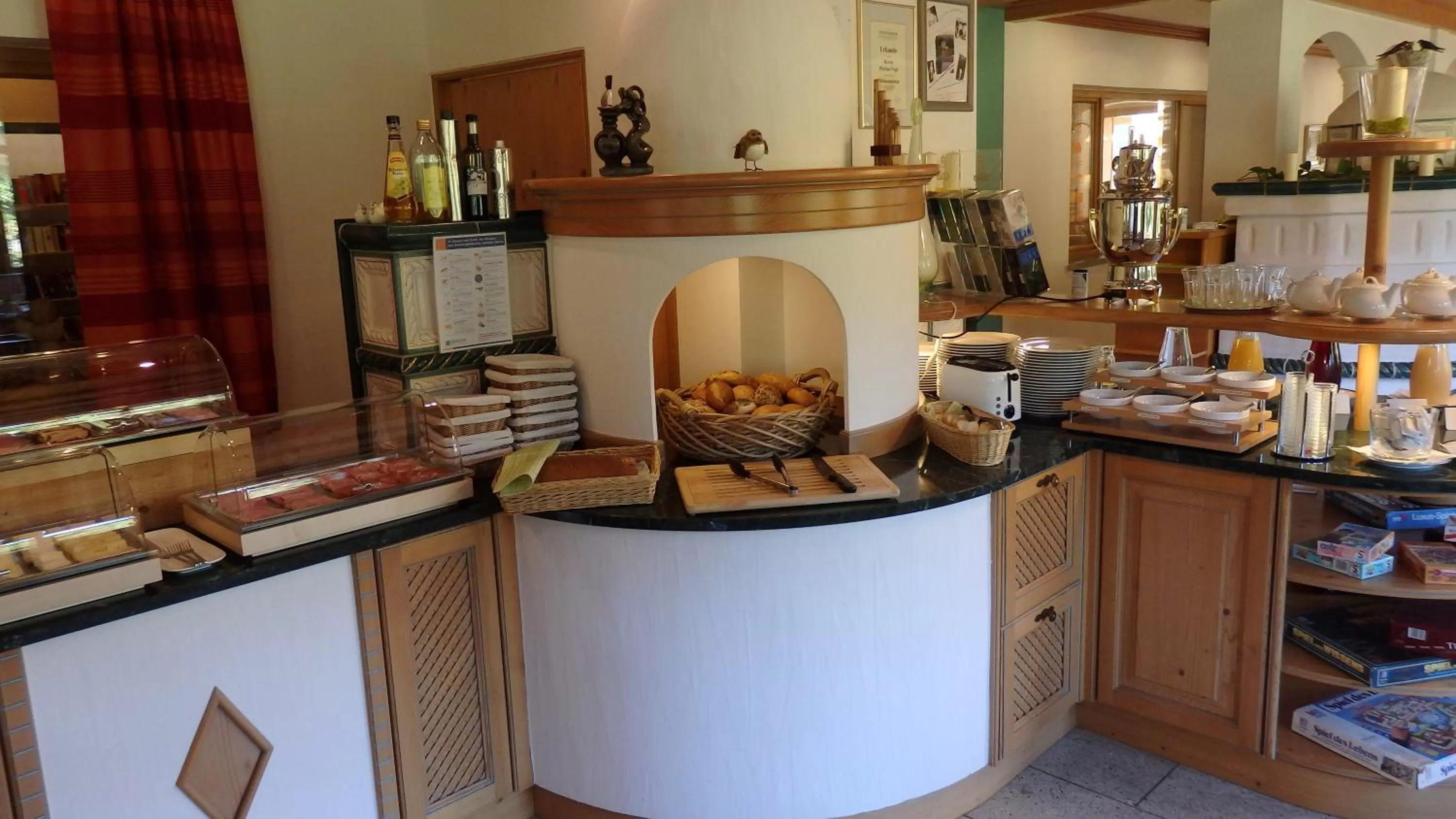 Buffet breakfast in Landhotel GrünWies -Bonsai-Wellness Garni