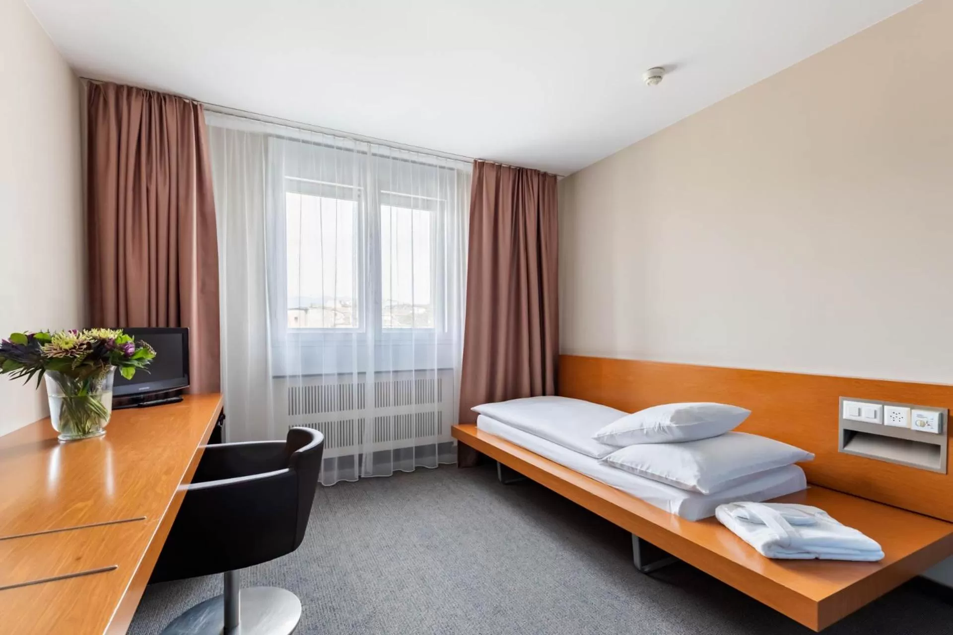 Bed in Hotel Cornavin