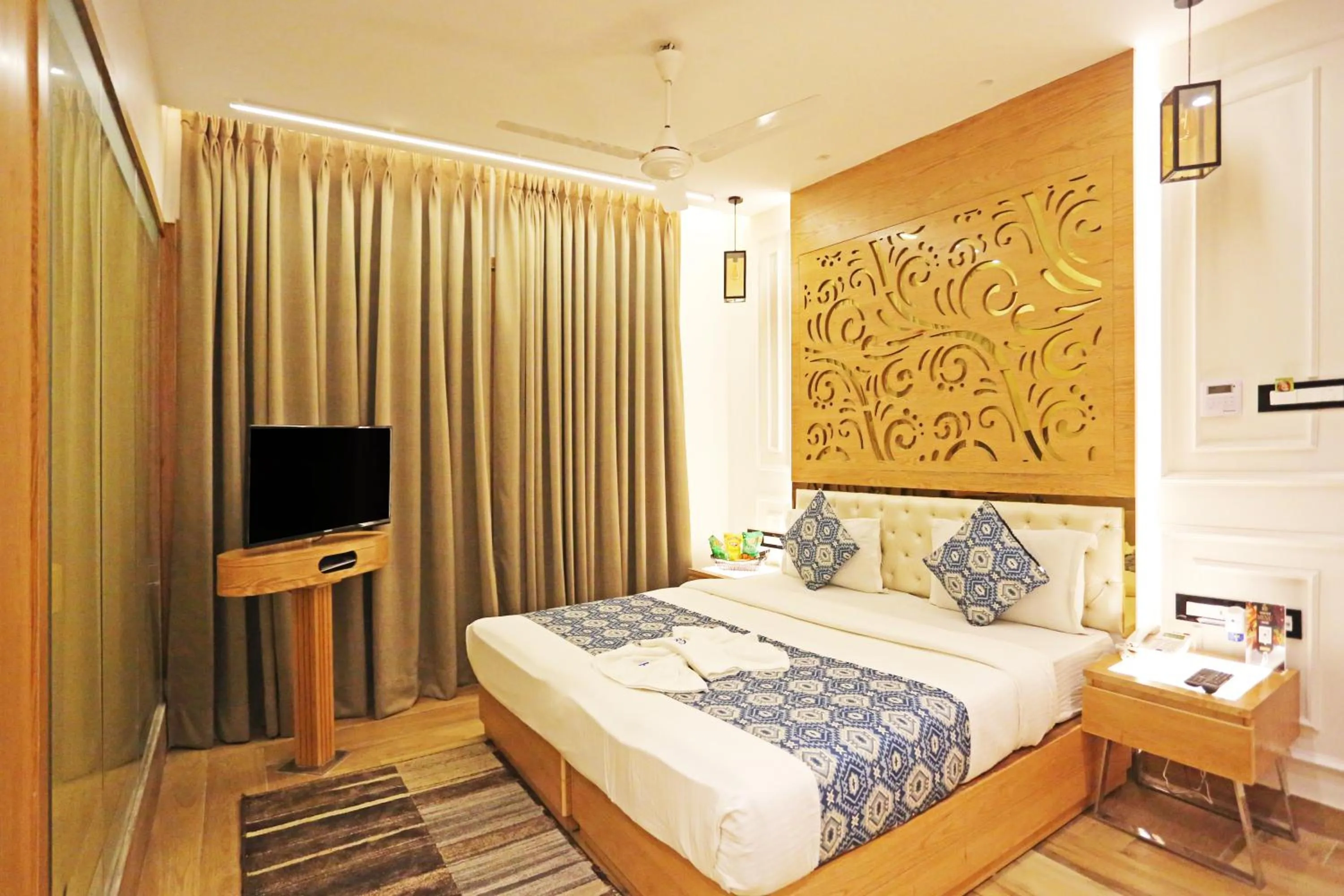 Bed in JRD Luxury-Business Hotel