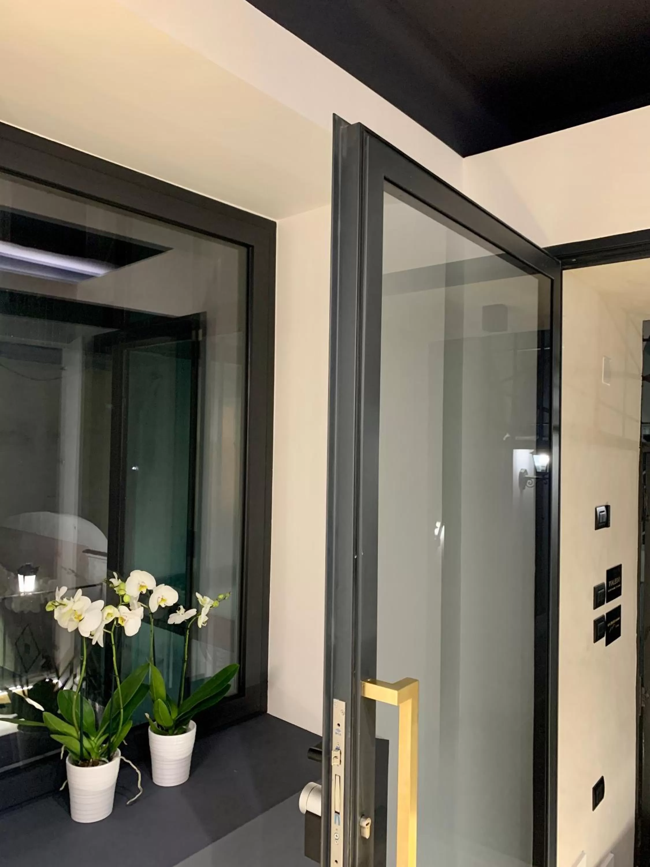 Facade/entrance, Bathroom in Toledo Boutique Rooms