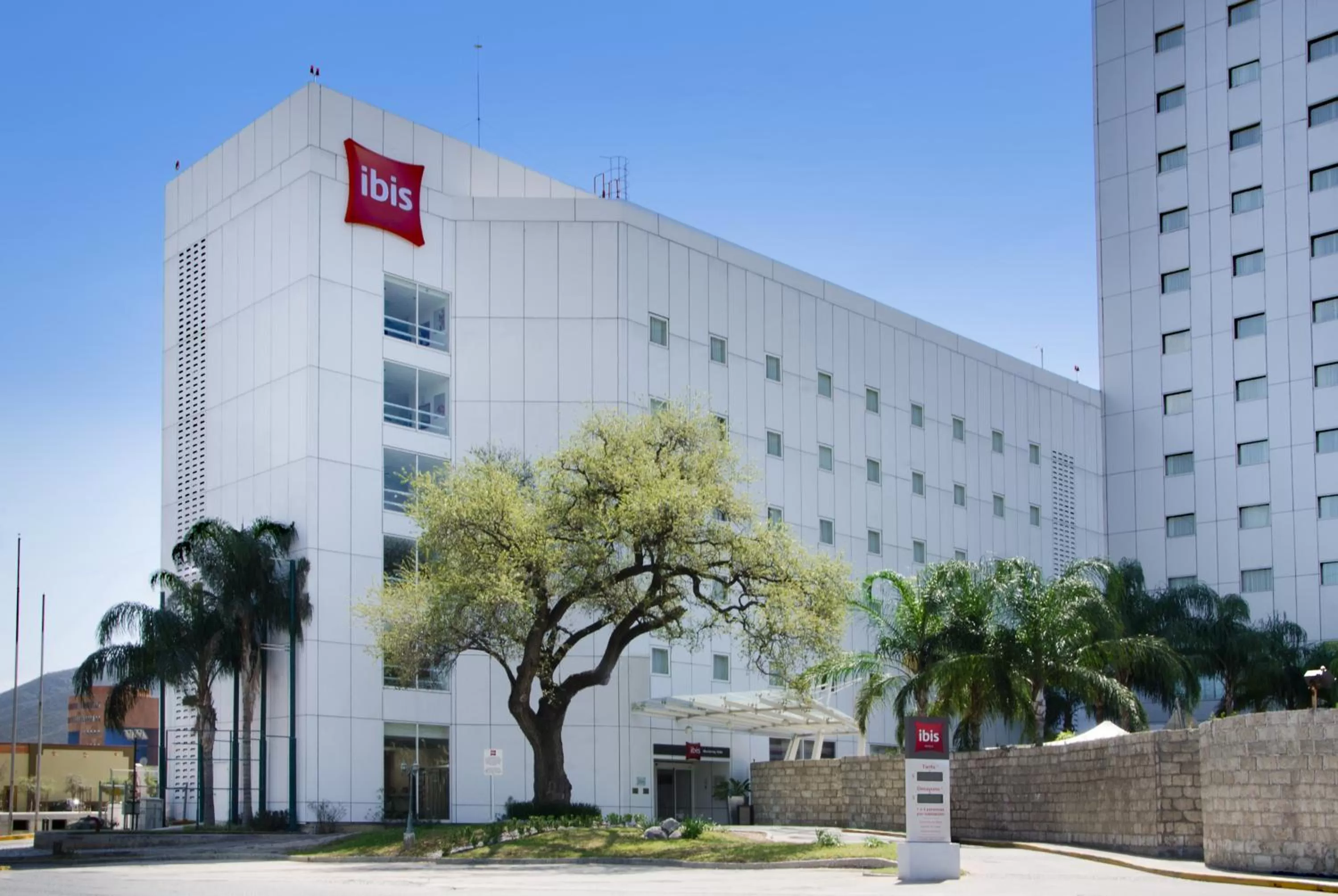Property building in Ibis Monterrey Valle