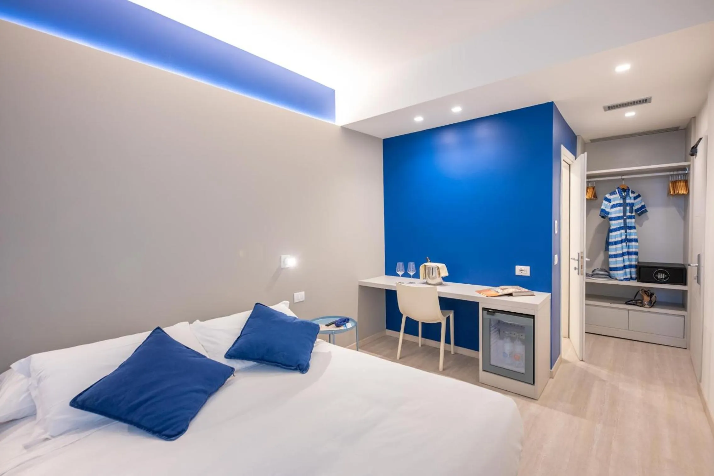 Photo of the whole room, Bed in L'Alba Hotel