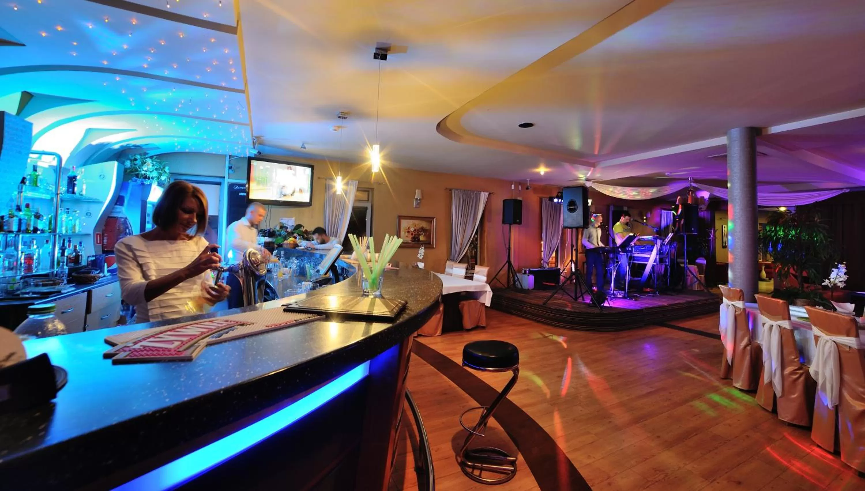 Restaurant/places to eat in Hotel Partner