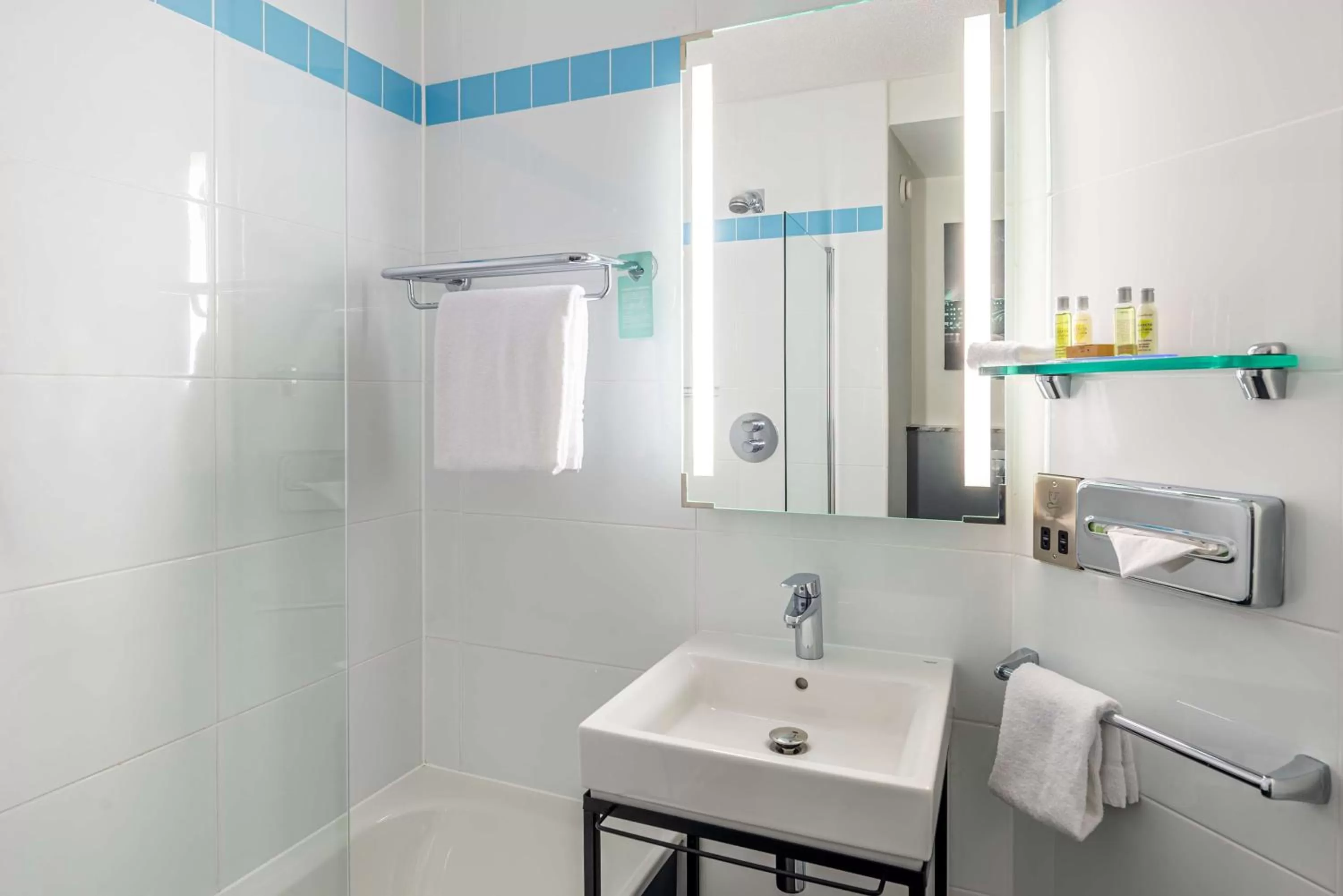 Bathroom in Hilton Garden Inn London Heathrow Airport