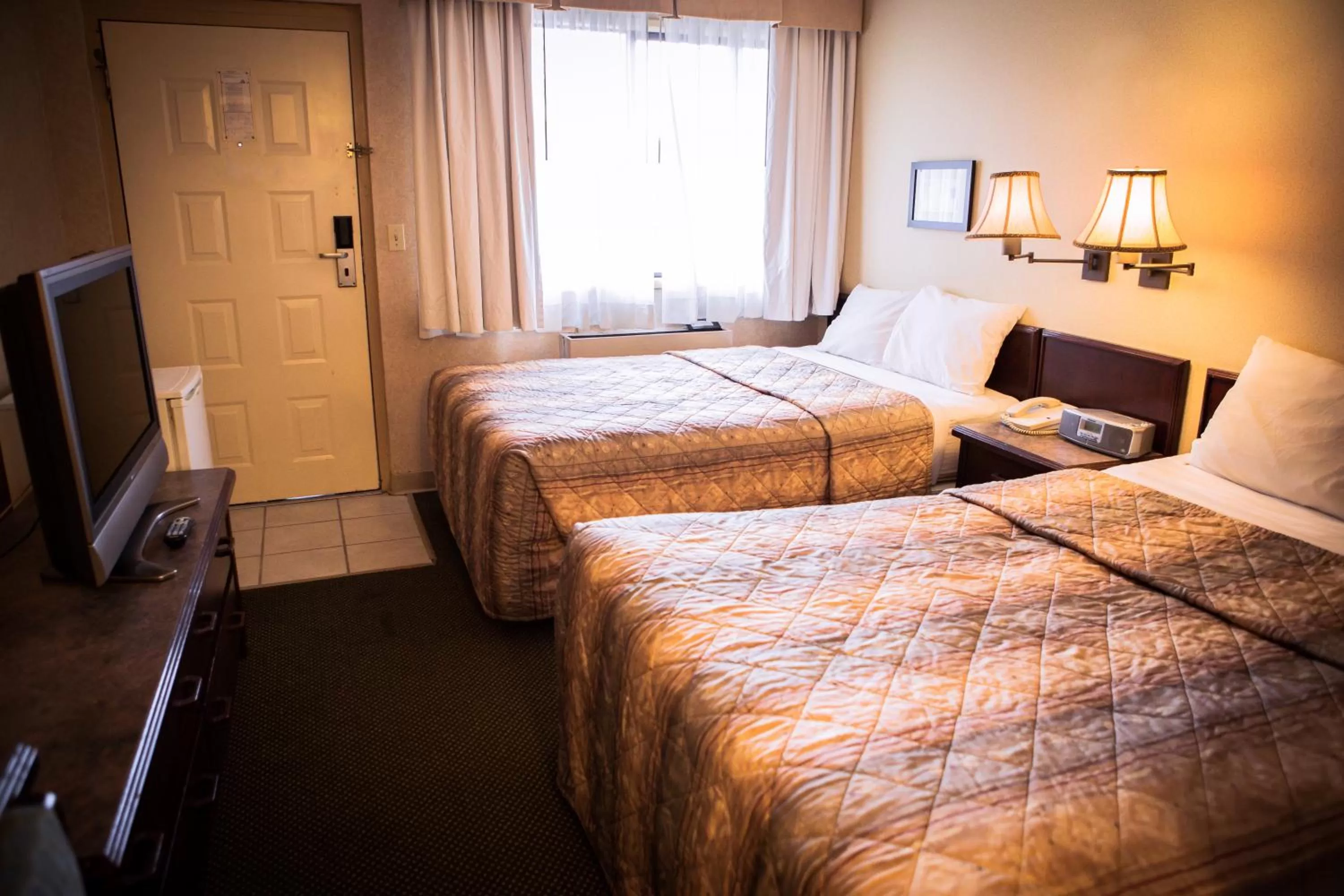 Photo of the whole room, Bed in Langley Hwy Hotel