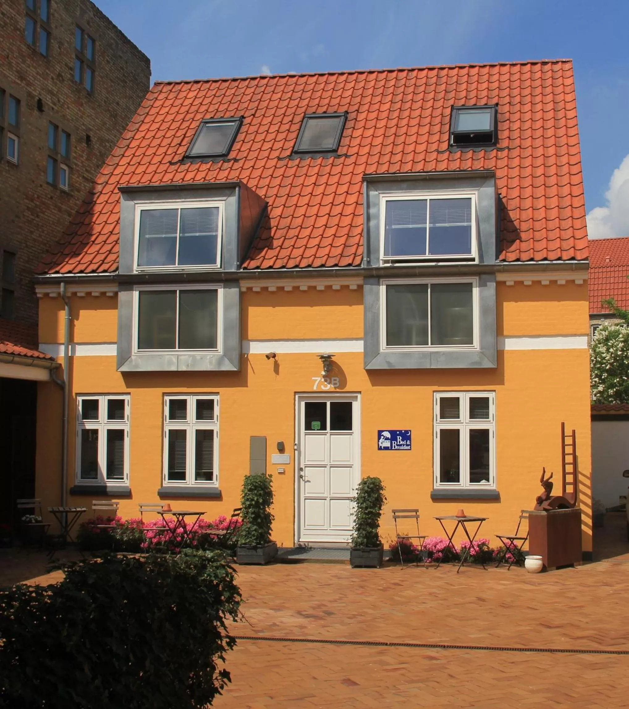Property building in Odense City B&B