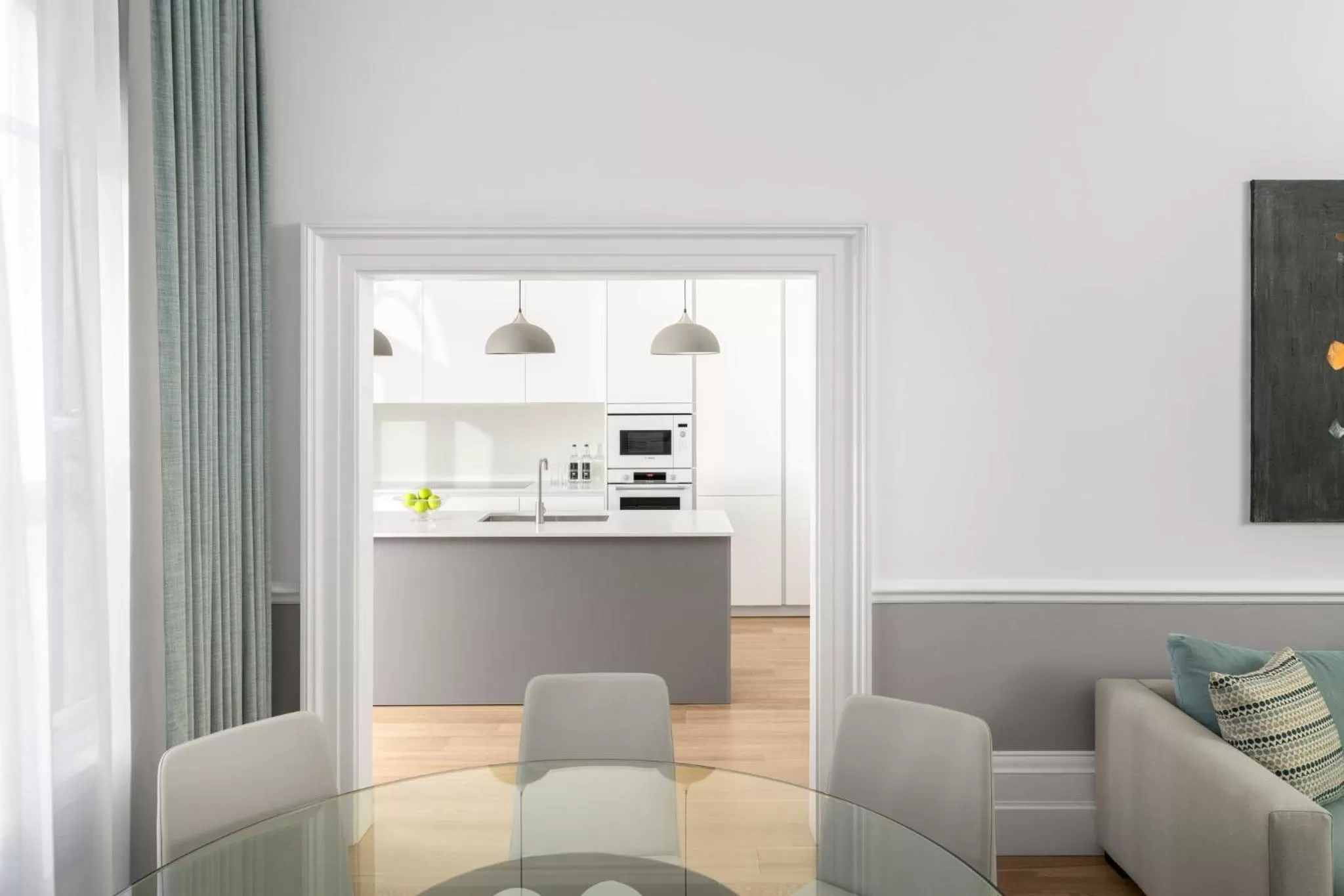 Photo of the whole room in COMO Metropolitan London