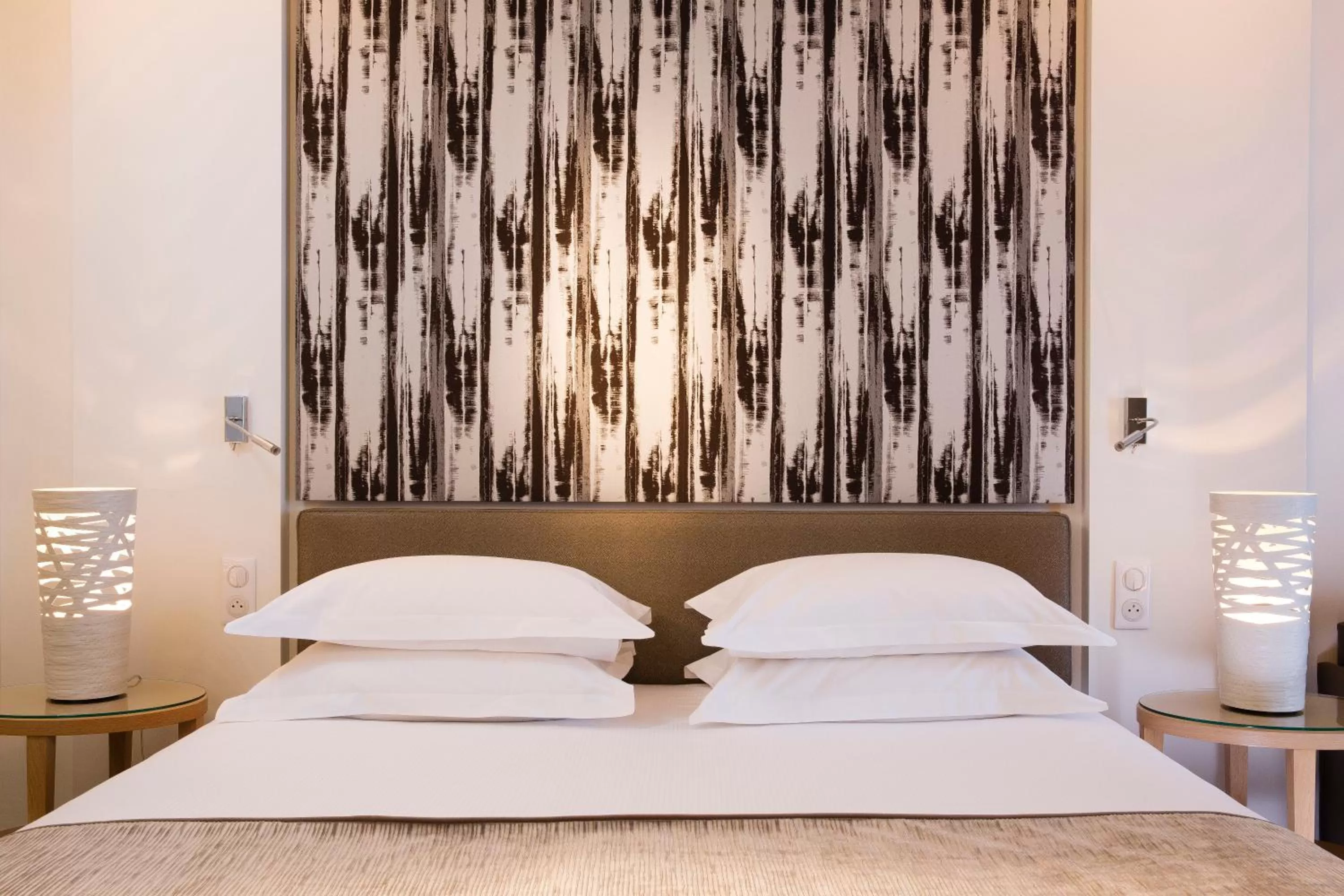 Bed in Garden-Elysée