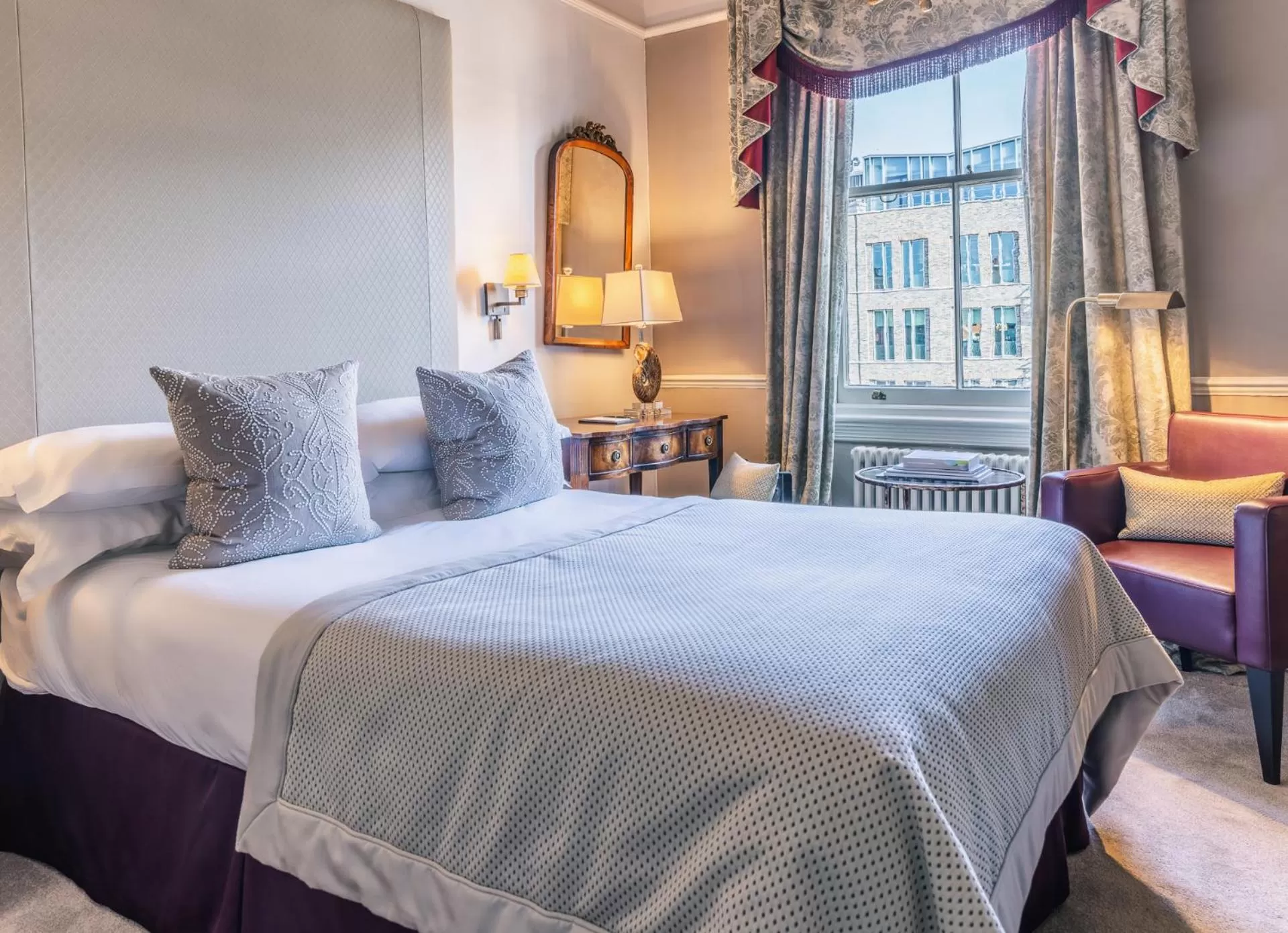 Photo of the whole room, Bed in 11 Cadogan Gardens and The Apartments by Iconic Luxury Hotels