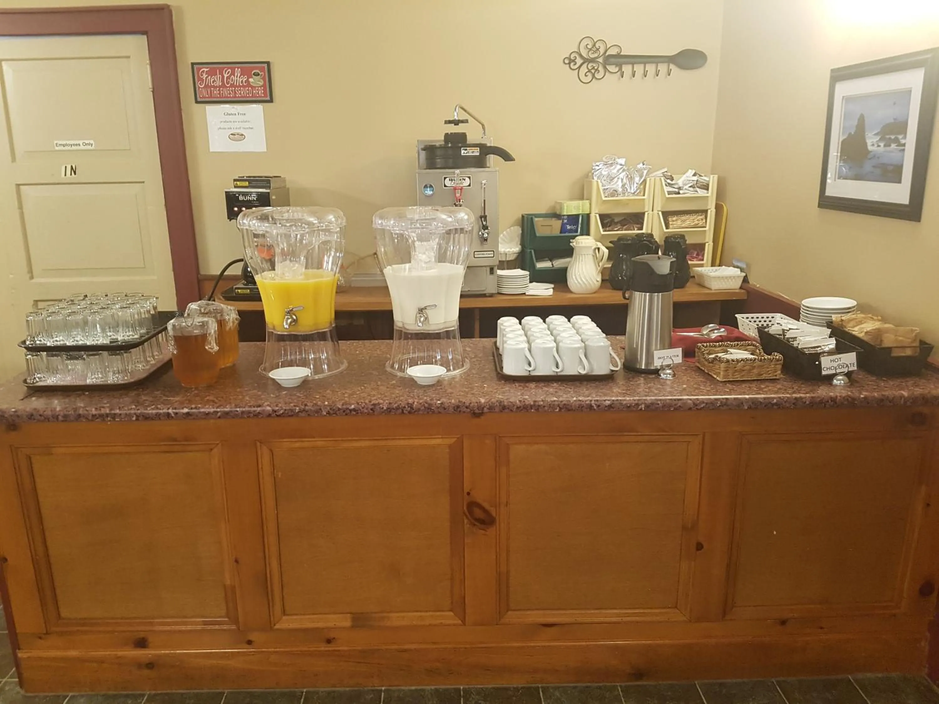 Breakfast in Colonial Resort-1000Islands