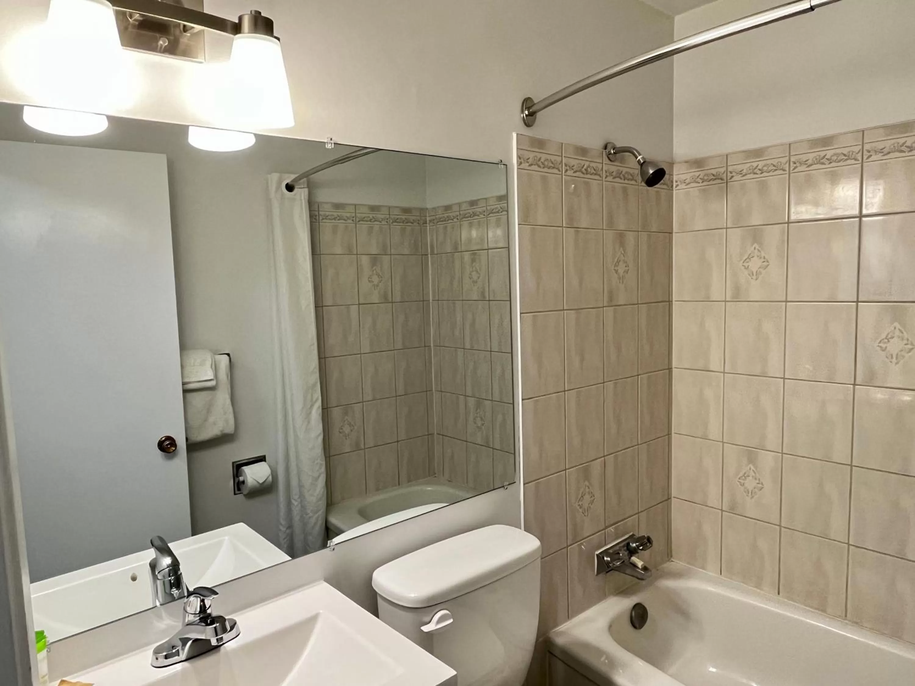 Shower in Anavada Inn & Suites - Prince George