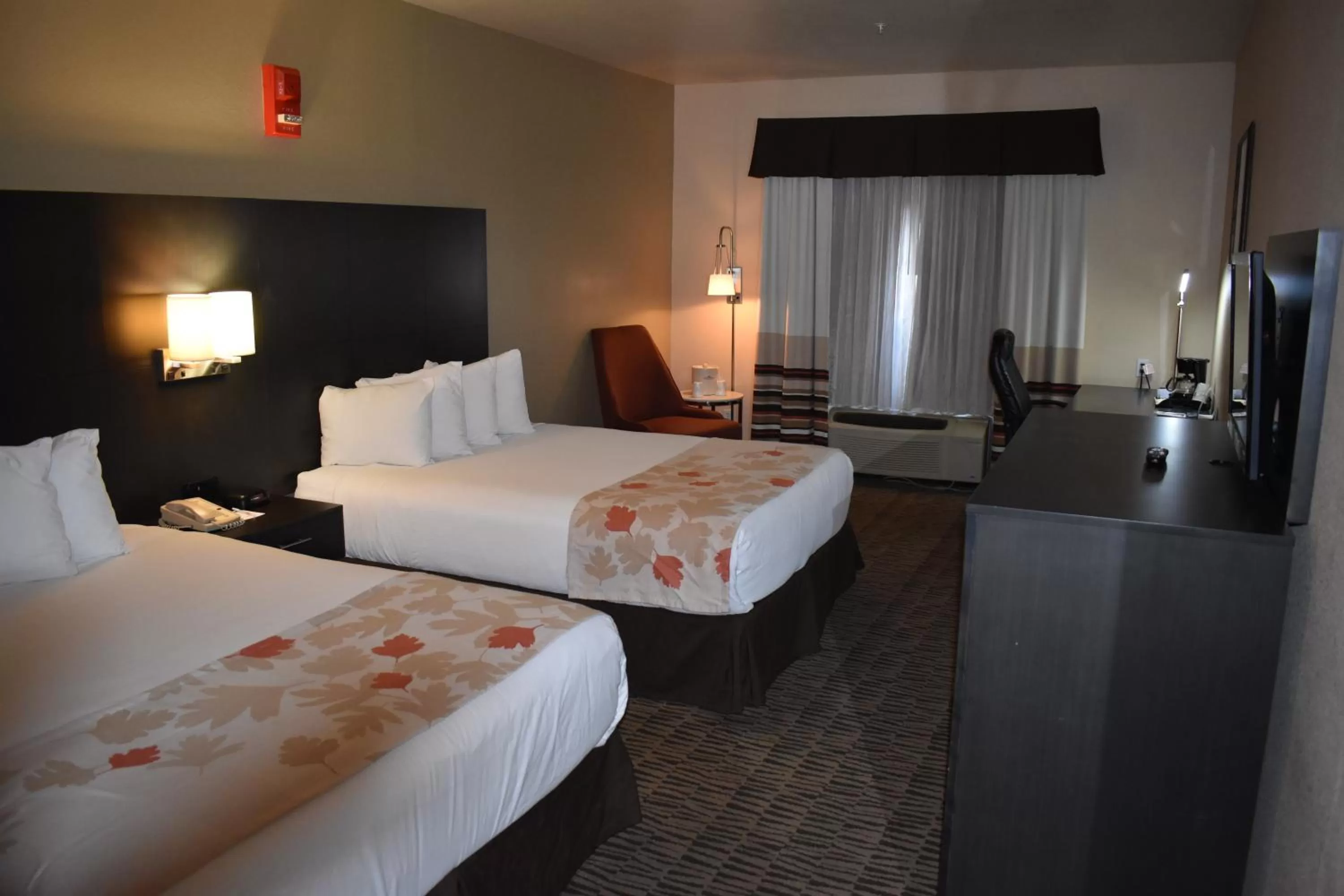 Bed in Hawthorn Suites Las Vegas