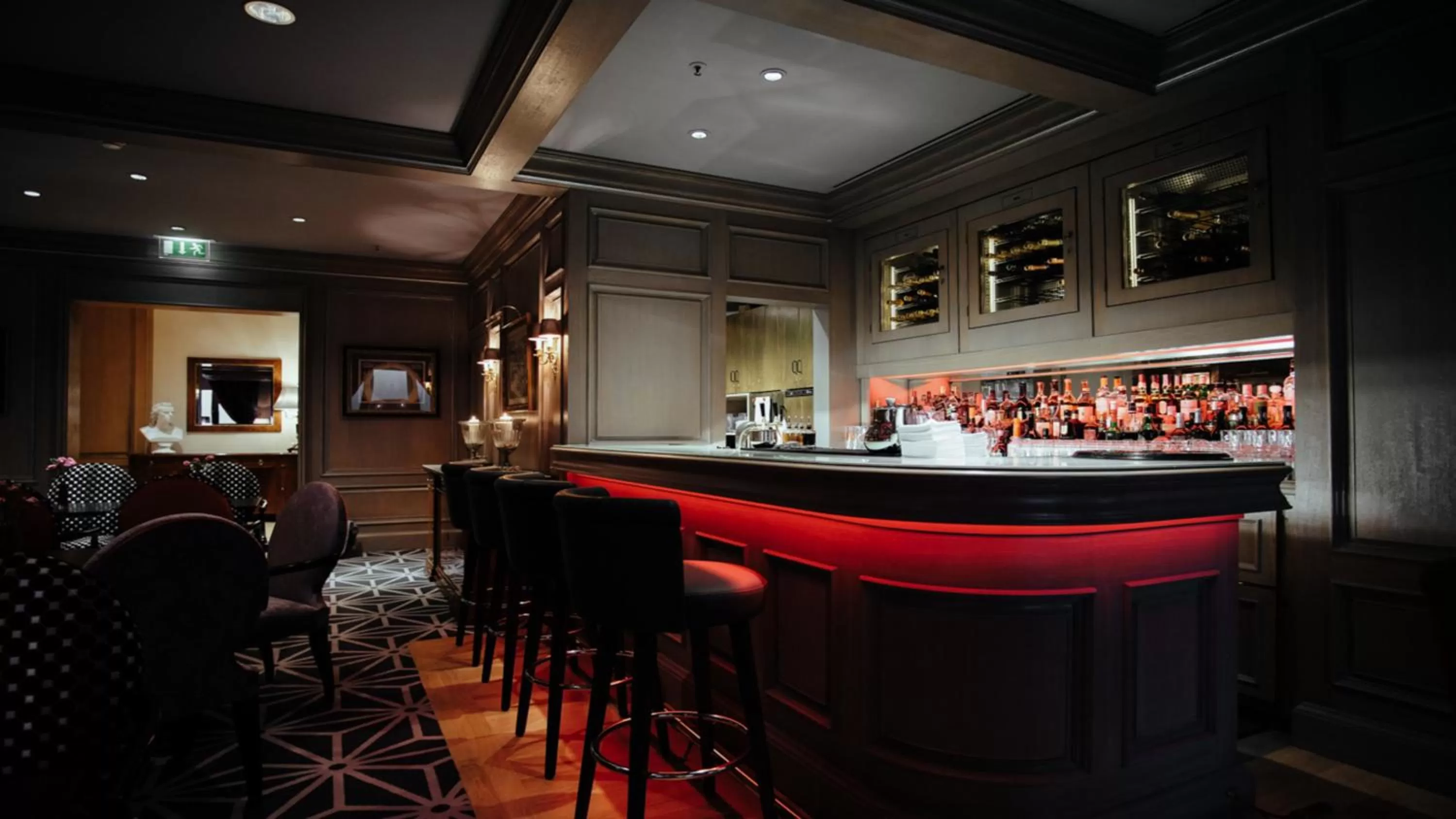 Lounge or bar in Regent Berlin by IHG