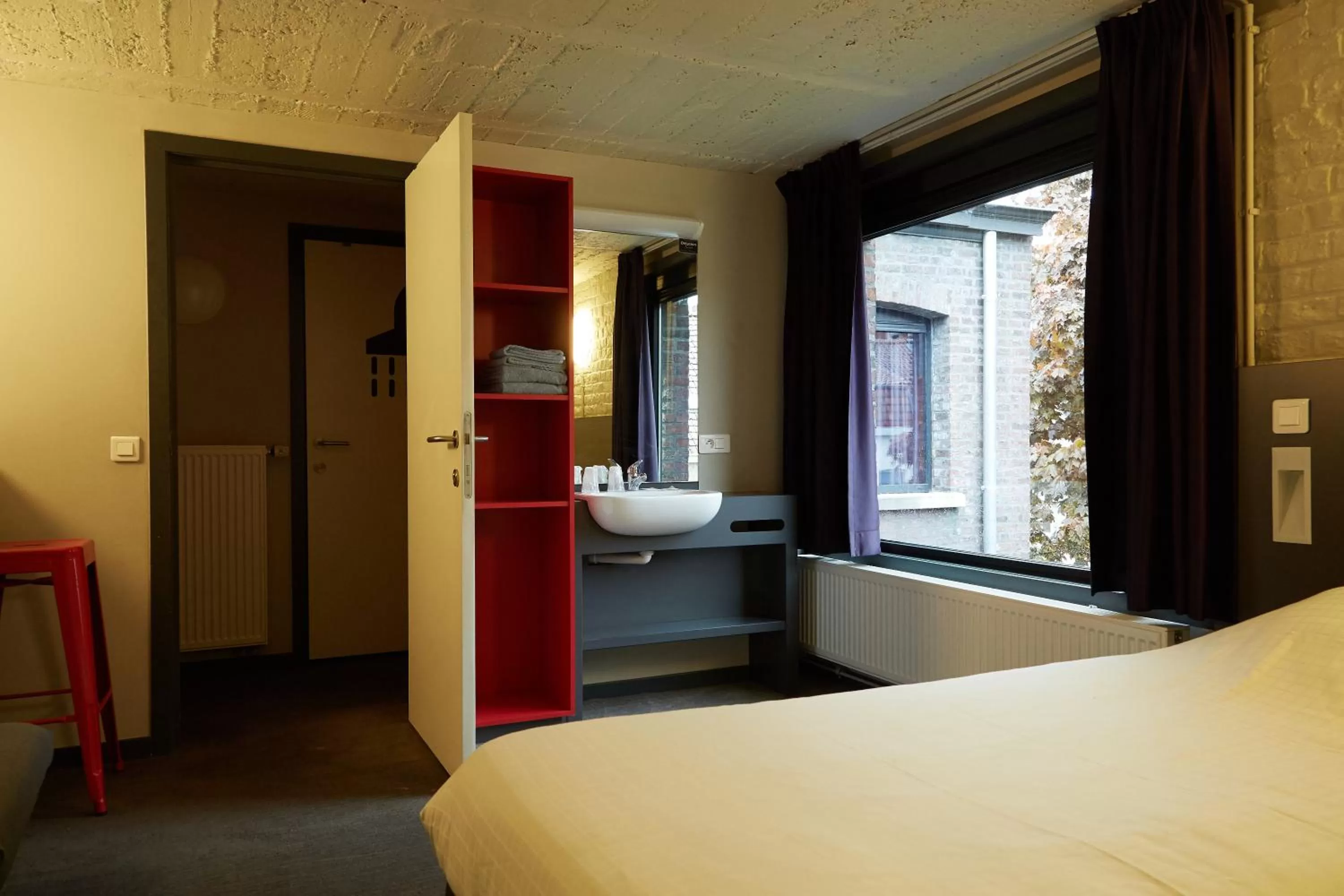 Bedroom, Bed in Focus Budget