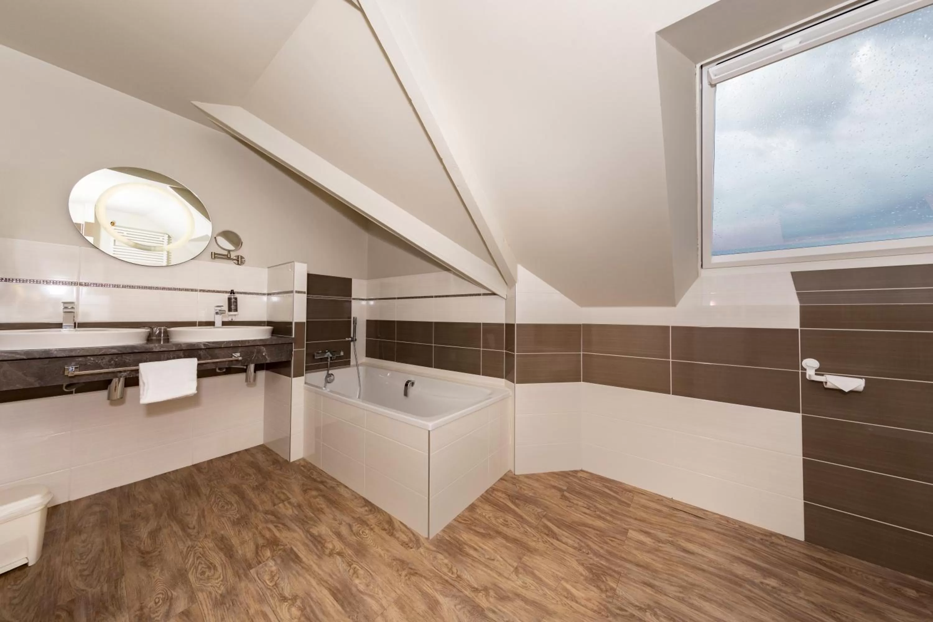 Bathroom in Hotel Restaurant Spa De La Citadelle Lorient